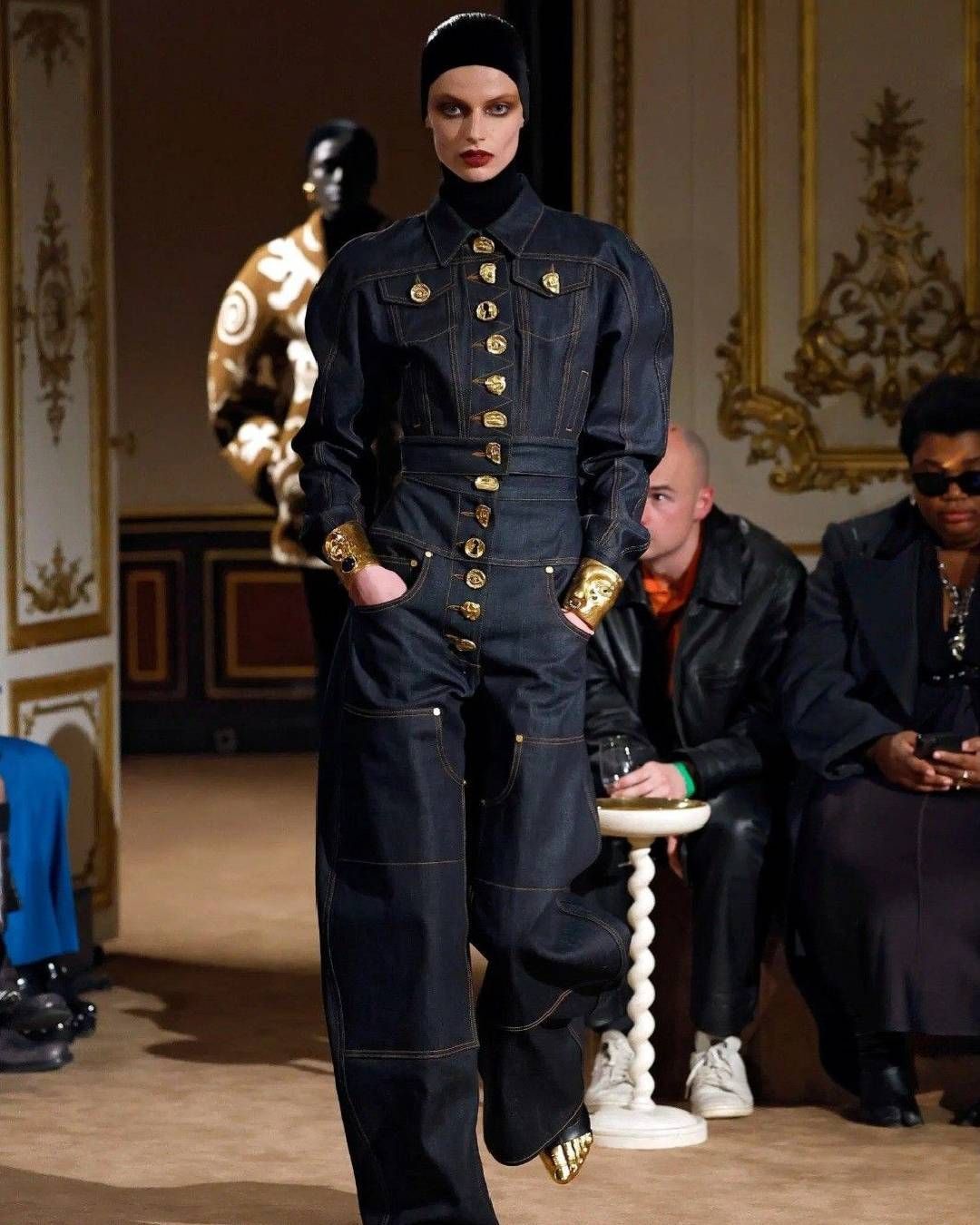 Petite histoire du bouton : de l'ornement d'art au fermoir contemporain Chronique d'un micro-monument de la mode