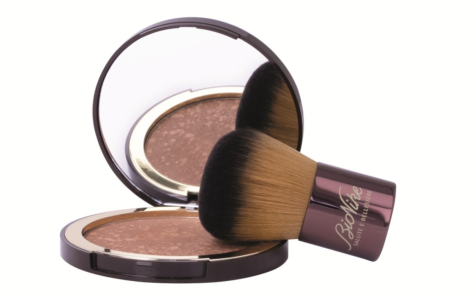 Tuscan Mom Make-up ist der Beauty-Look, von dem wir alle besessen sind Der bronzierte Beauty-Look, der bereits Y2K-Liebhaber überzeugt hat | Image 630212