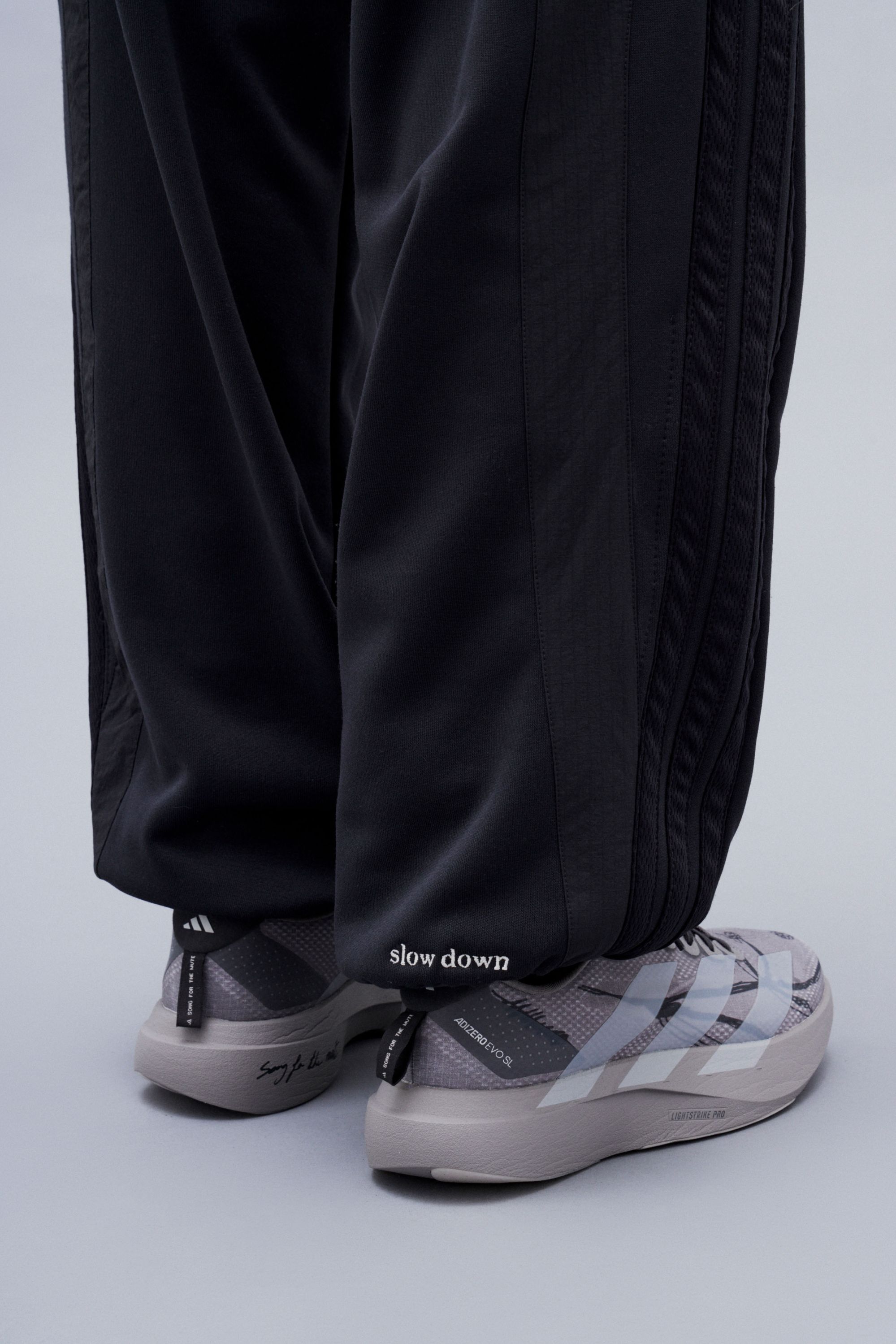 Song for the Mute und adidas laufen aus Liebe, nicht um Rekorde zu brechen Mit RUN02 erzählen das australische Label und adidas Running alles, was rund ums Laufen passiert | Image 630254