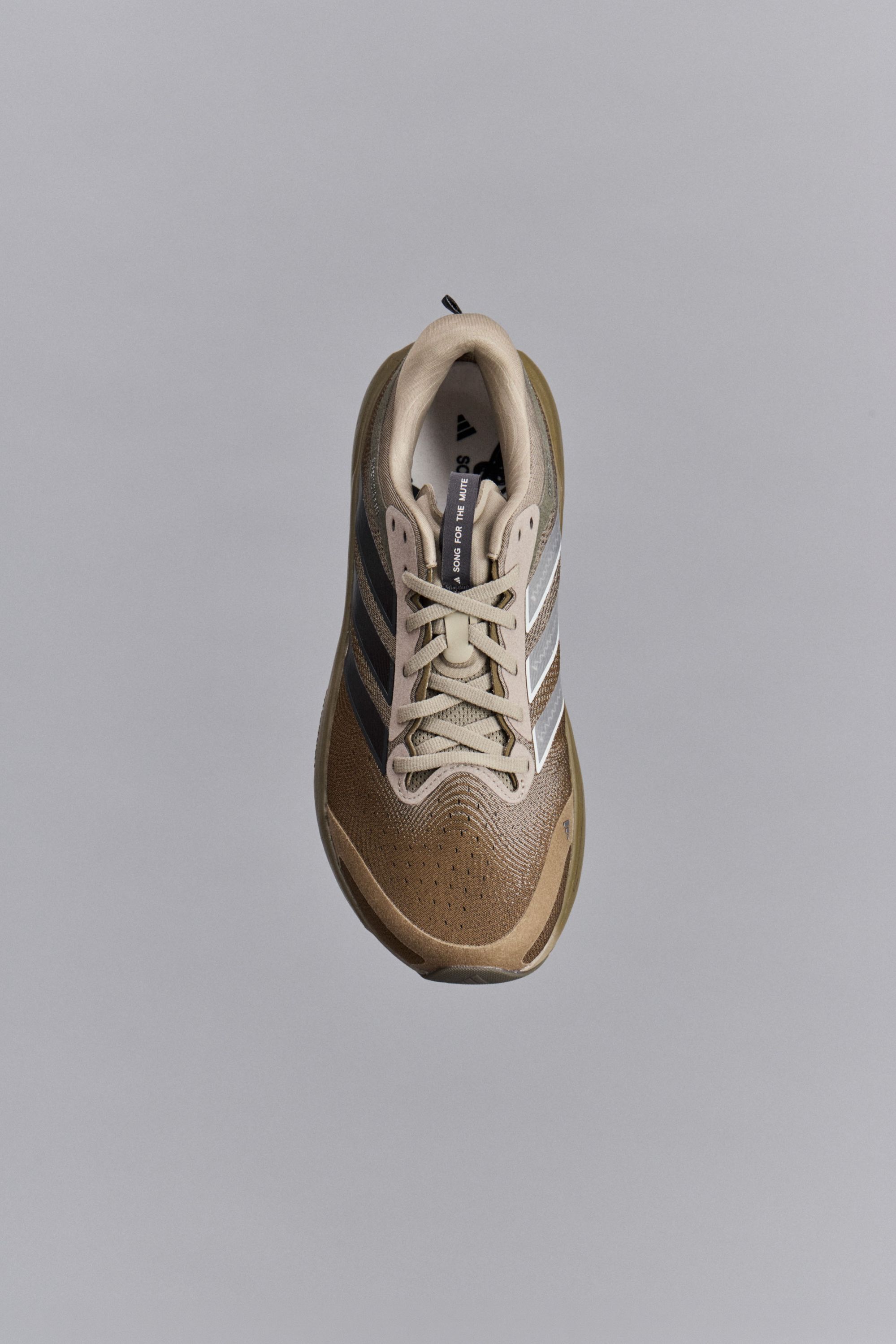 Song for the Mute und adidas laufen aus Liebe, nicht um Rekorde zu brechen Mit RUN02 erzählen das australische Label und adidas Running alles, was rund ums Laufen passiert | Image 630235