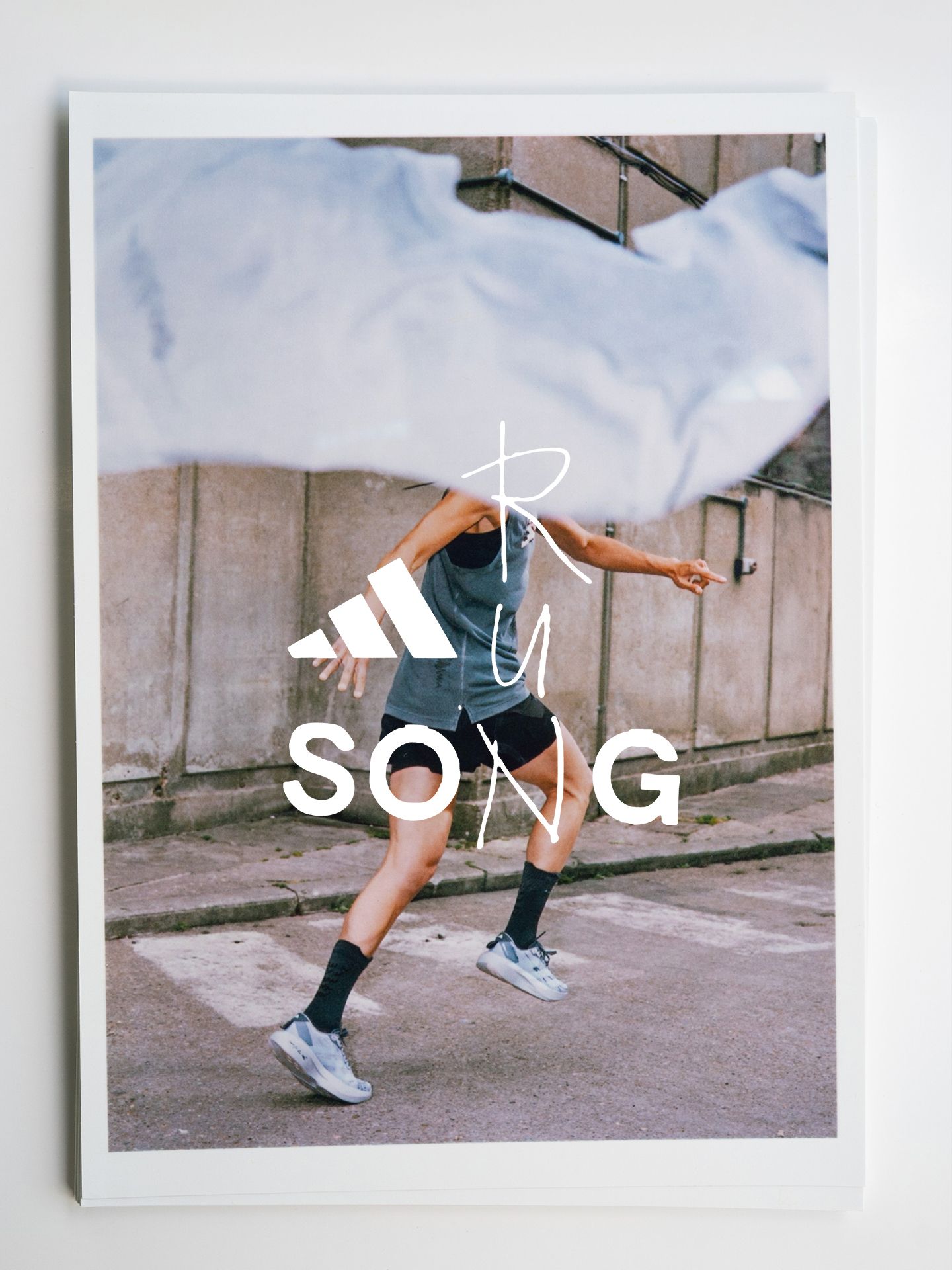Song for the Mute und adidas laufen aus Liebe, nicht um Rekorde zu brechen Mit RUN02 erzählen das australische Label und adidas Running alles, was rund ums Laufen passiert | Image 630234