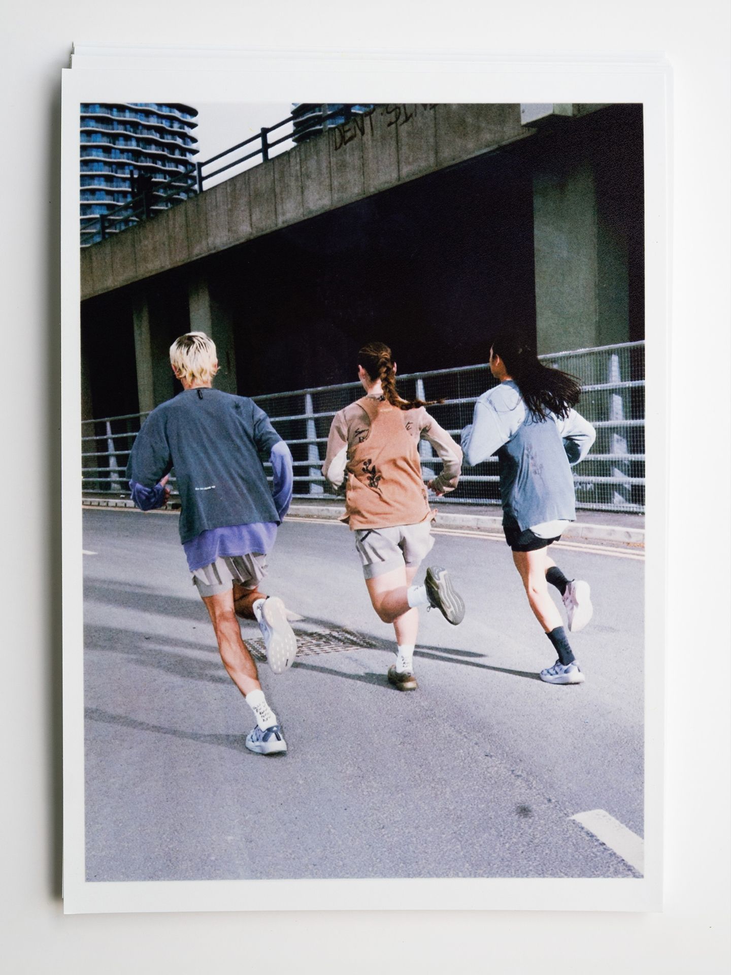 Song for the Mute und adidas laufen aus Liebe, nicht um Rekorde zu brechen Mit RUN02 erzählen das australische Label und adidas Running alles, was rund ums Laufen passiert | Image 630217