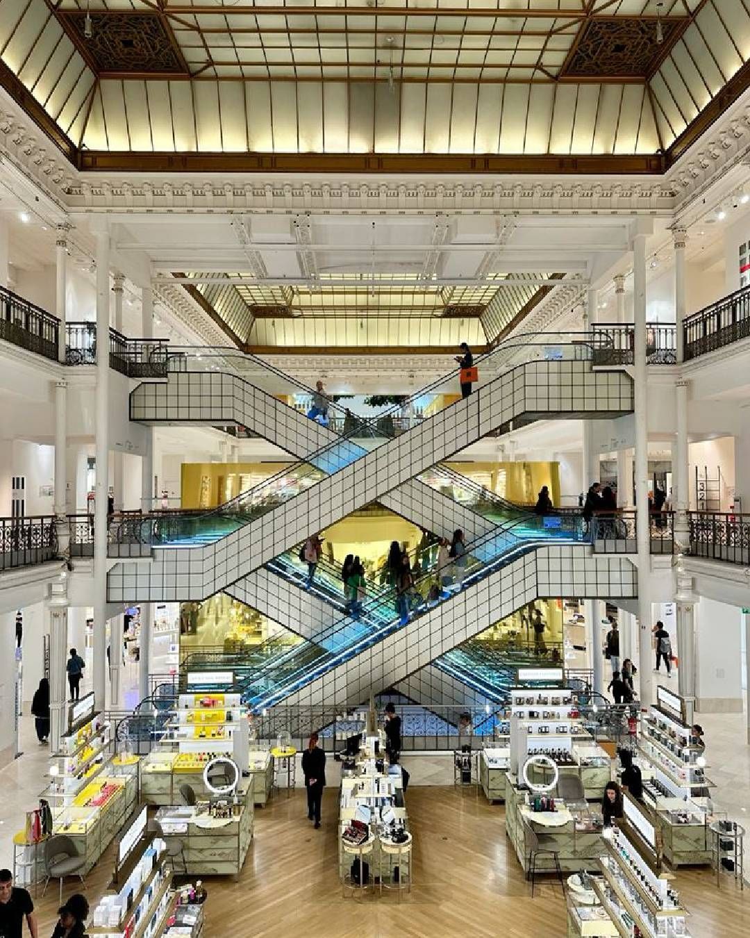 sacai TO GO au Bon Marché : la parenthèse japonaise pointue de la rentrée L’esprit nippon à emporter
