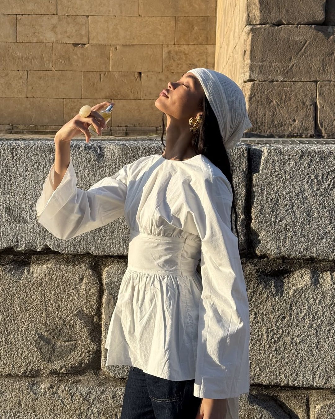 Cos’è un fragrance wardrobe? Guida al nuovo modo di vivere il profumo, da scegliere in base a umore, stagione, occasione e da cambiare come gli outfit