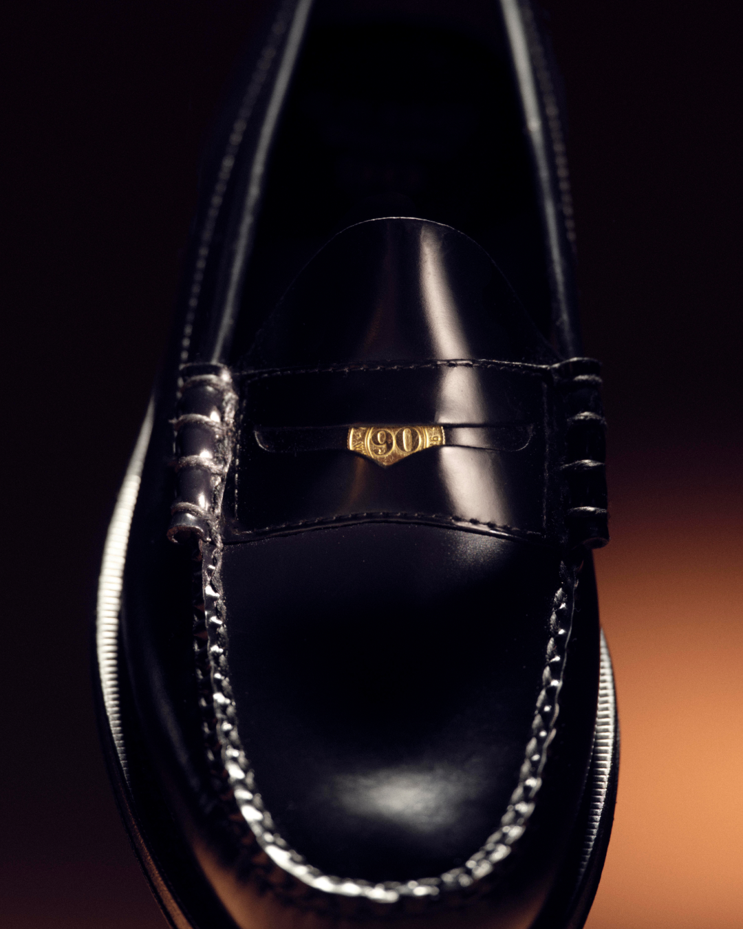 Il mocassino preferito di Michael Jackson compie 90 anni Dall’Ivy League a Thriller, G.H.BASS celebra 150 anni di storia e i 90 anni del penny loafer che ha cambiato il modo di indossare i mocassini
