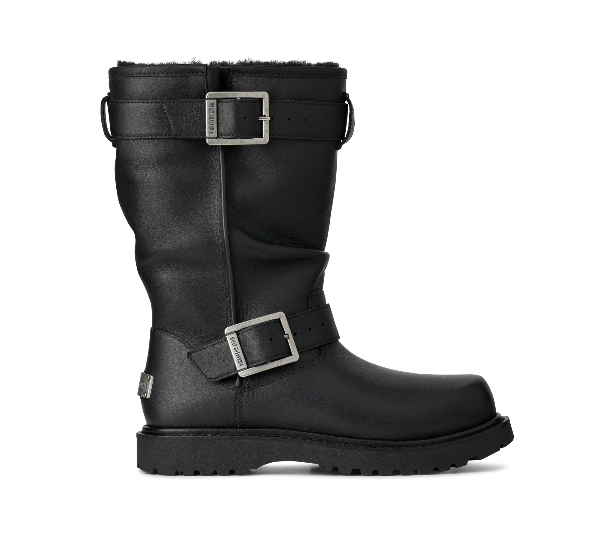 UGG wandelt sich mit Willy Chavarria Der Designer schreibt den Komfort der Marke neu – mit Nieten, metallischen Details und einer Rückkehr in die Neunziger | Image 631077