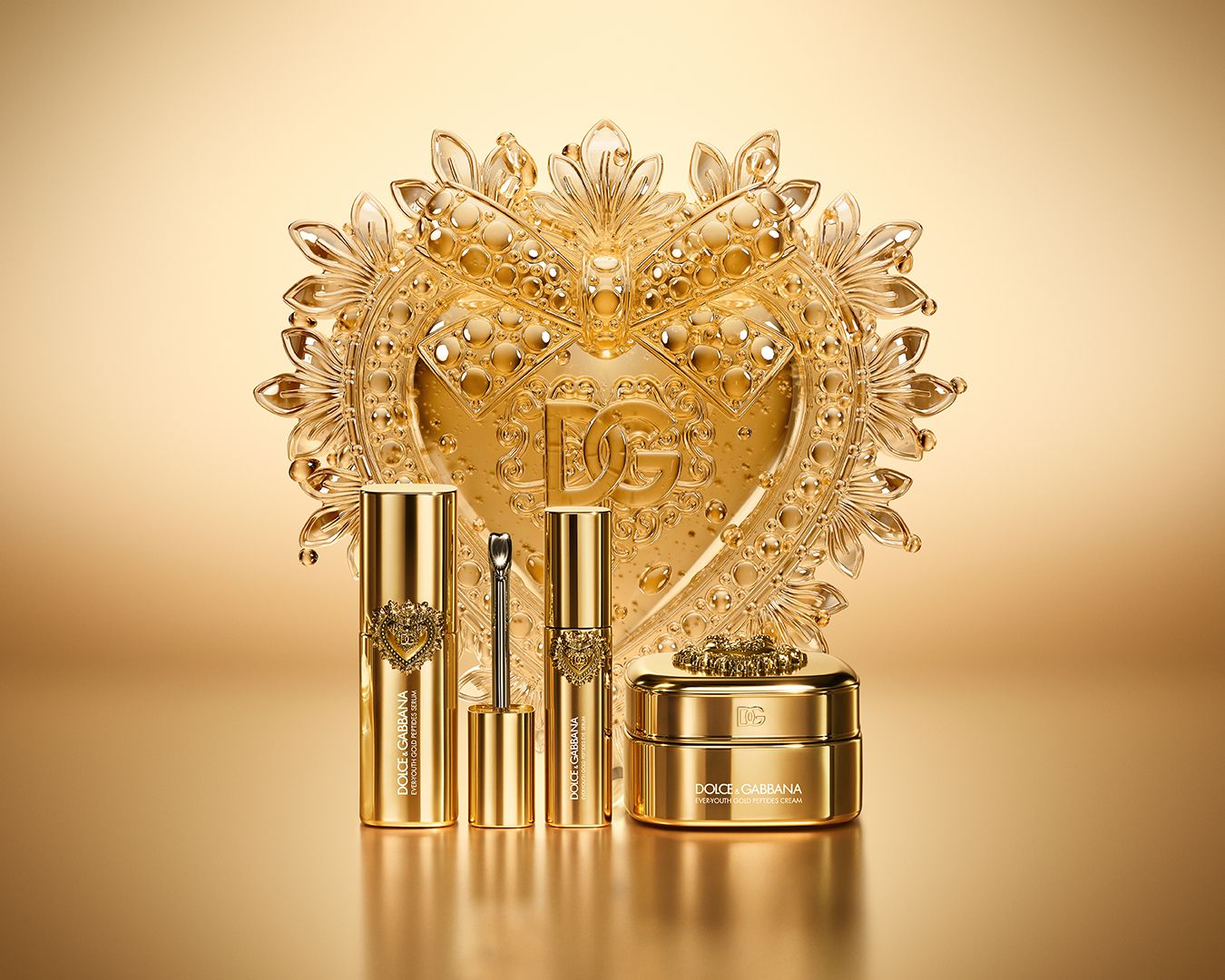 Gold and biotechnology: the new Ever-Youth Skin Collection by Dolce&Gabbana The fashion house launches a ritual designed to rejuvenate the skin. | Image 631212