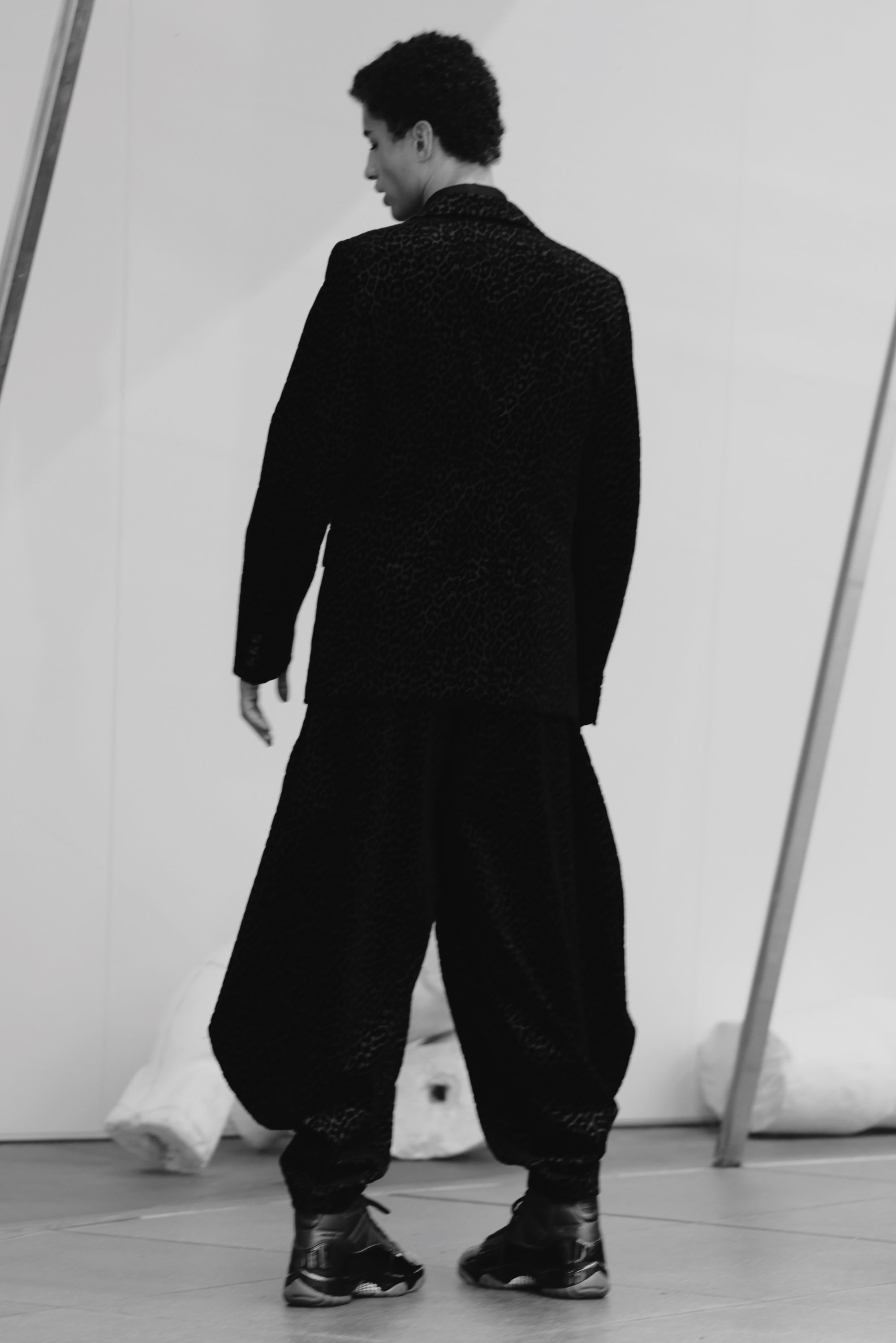 Der Air Jordan 11 wird von COMME des GARÇONS HOMME PLUS neu interpretiert Die Zusammenarbeit erscheint am 5. September in zwei Farbvarianten, Lackleder und einer in Tokio aufgenommenen Kampagne | Image 631366