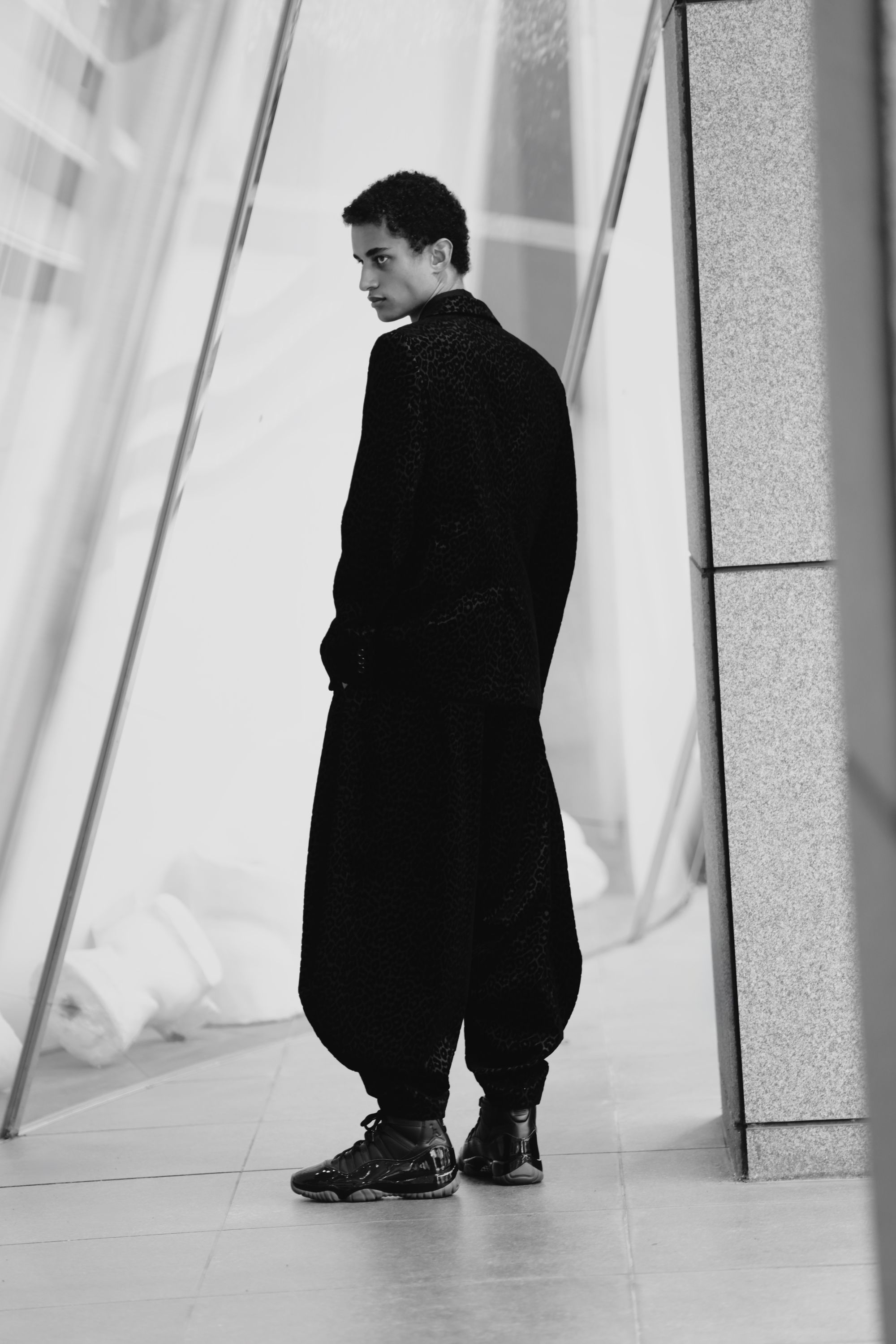 Der Air Jordan 11 wird von COMME des GARÇONS HOMME PLUS neu interpretiert Die Zusammenarbeit erscheint am 5. September in zwei Farbvarianten, Lackleder und einer in Tokio aufgenommenen Kampagne | Image 631363