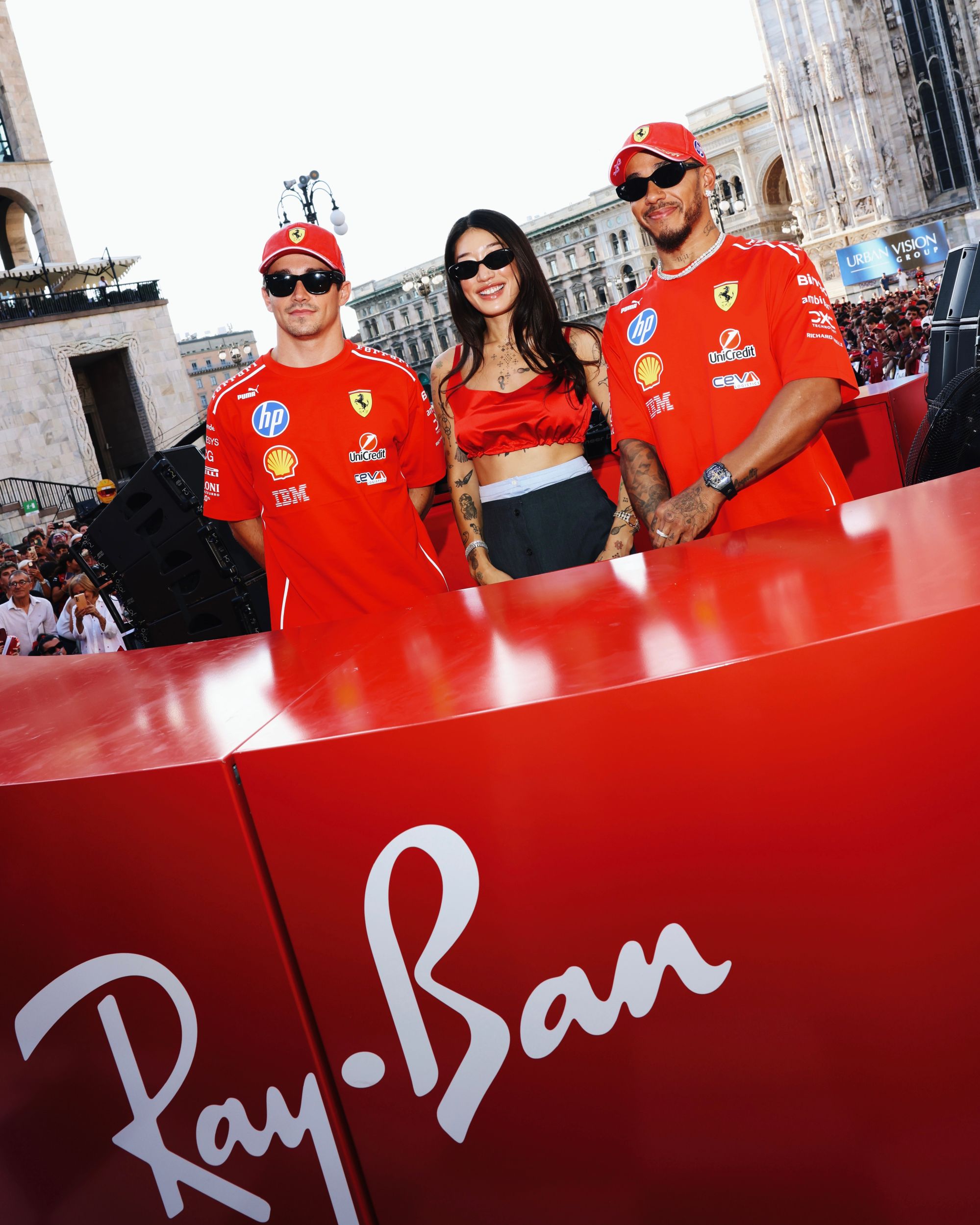 A Milano la Formula 1 cambia look Un pomeriggio con Ray-Ban, Hamilton, Leclerc e Peggy Gou