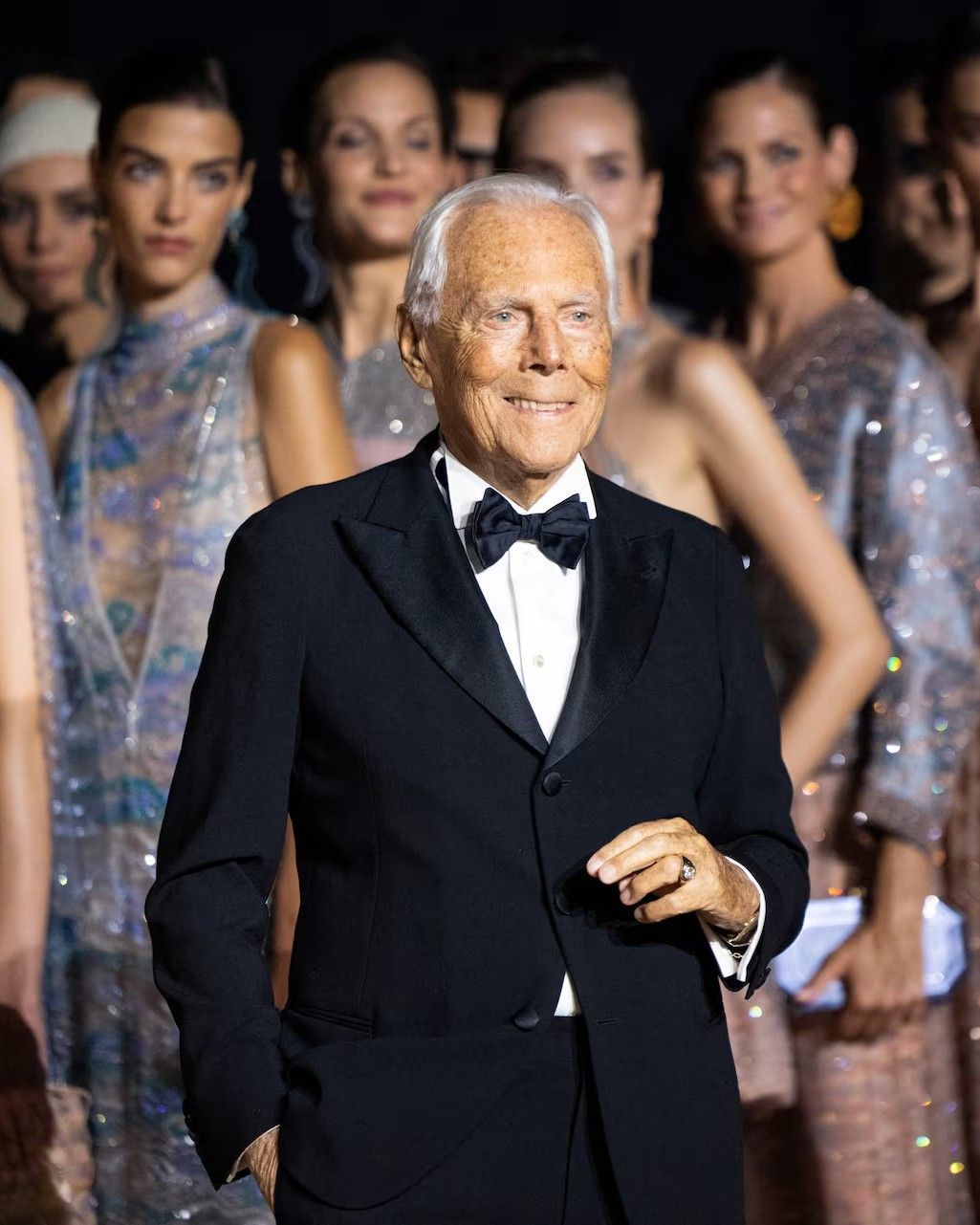 Ma quindi quanti miliardi vale davvero il Gruppo Armani? In breve: è complicato