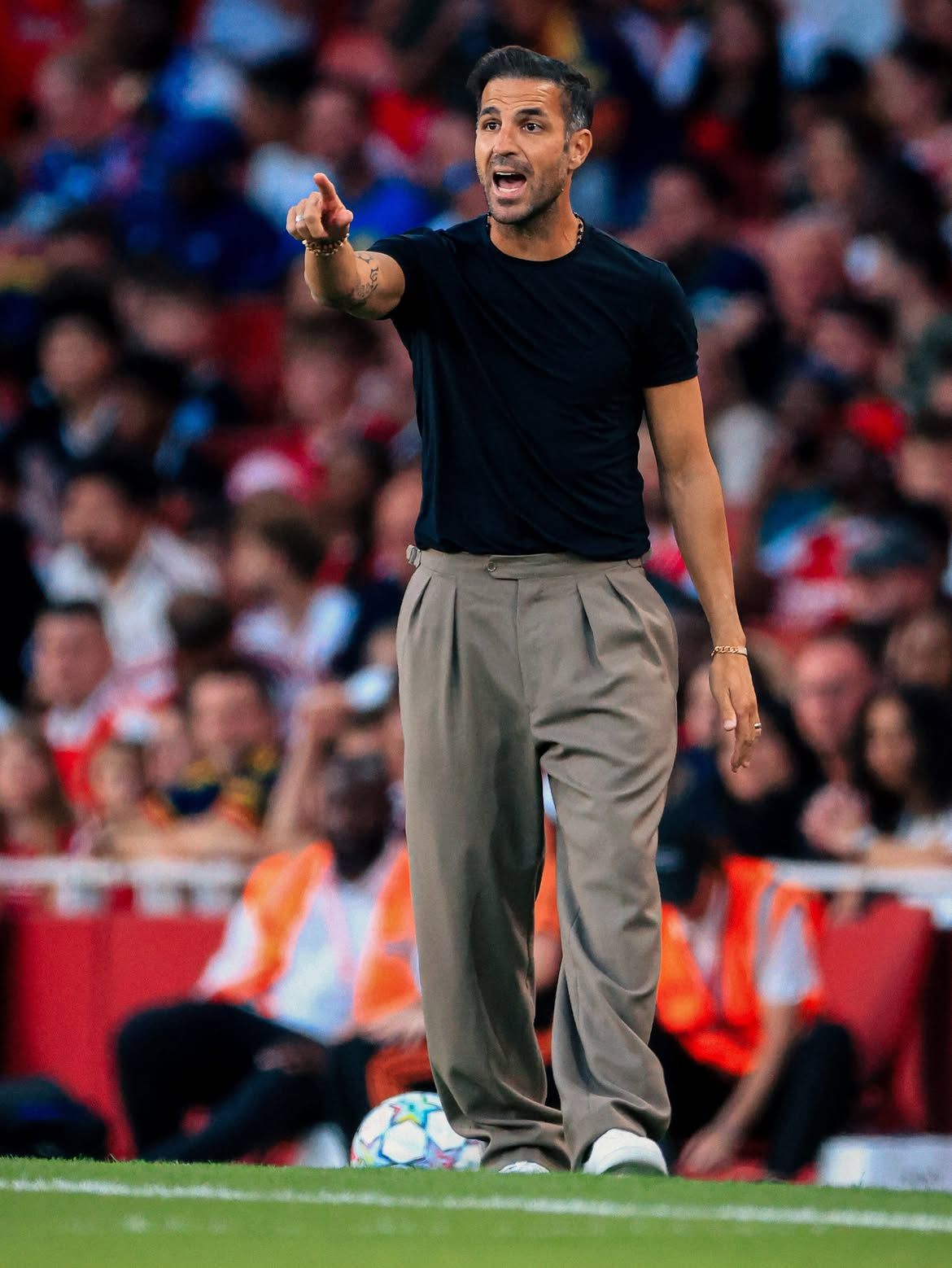 L'ultimo regalo del Como ai suoi tifosi per il debutto in Champions è speciale Il presidente Mirwan Suwarso rinuncia al suo posto in tribuna