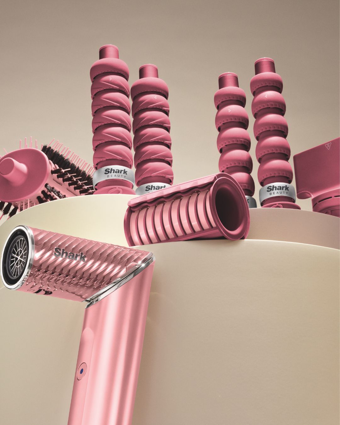 À descoberta do mundo da Shark Beauty e do seu novo produto FlexStyle IonCurl O objetivo da marca? Sir ao encontro de todas as necessidades dos consumidores
