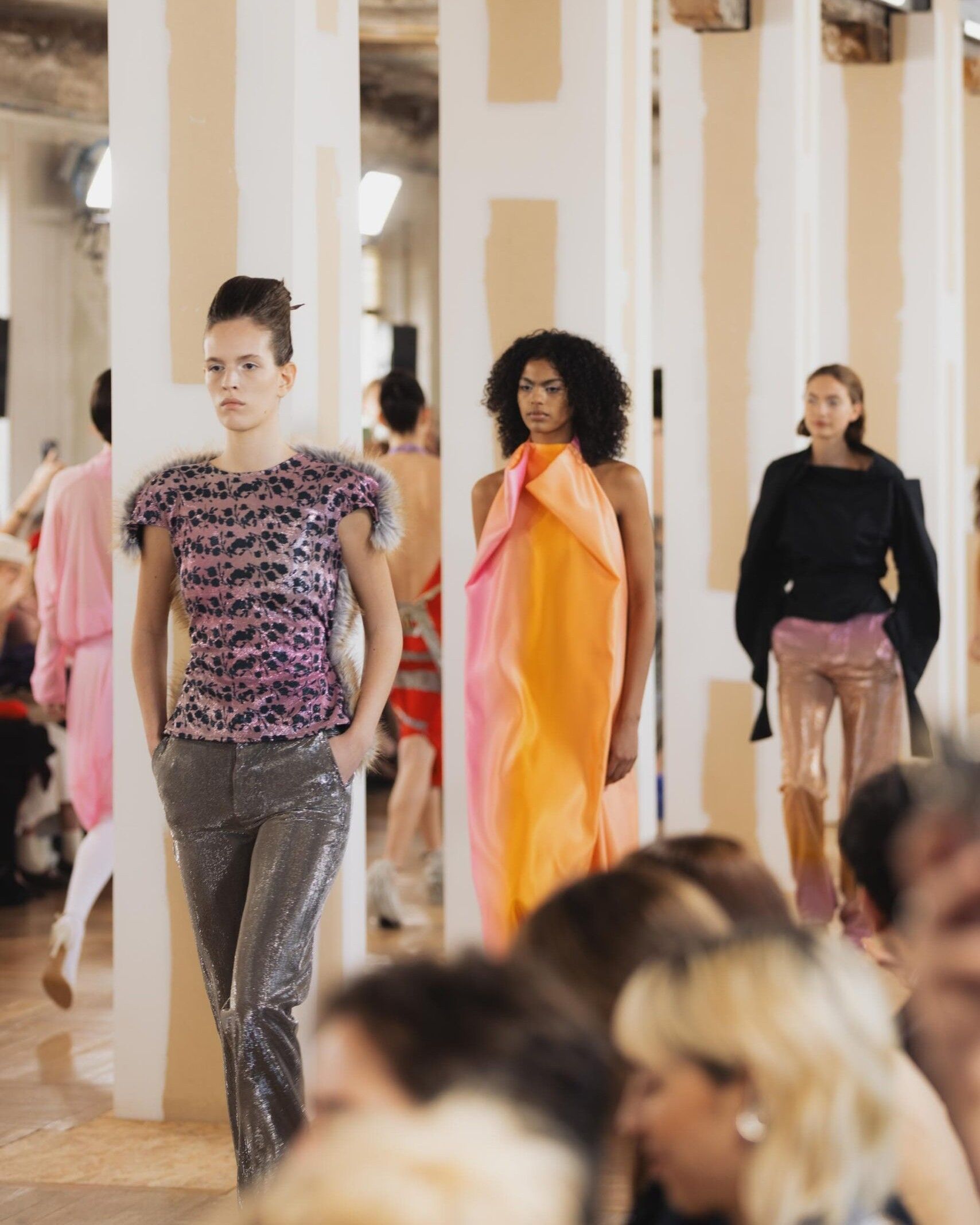 5 marcas para ficar de olho na Madrid Fashion Week SS27 A capital espanhola aquece com a moda para a nova edição da sua semana de moda