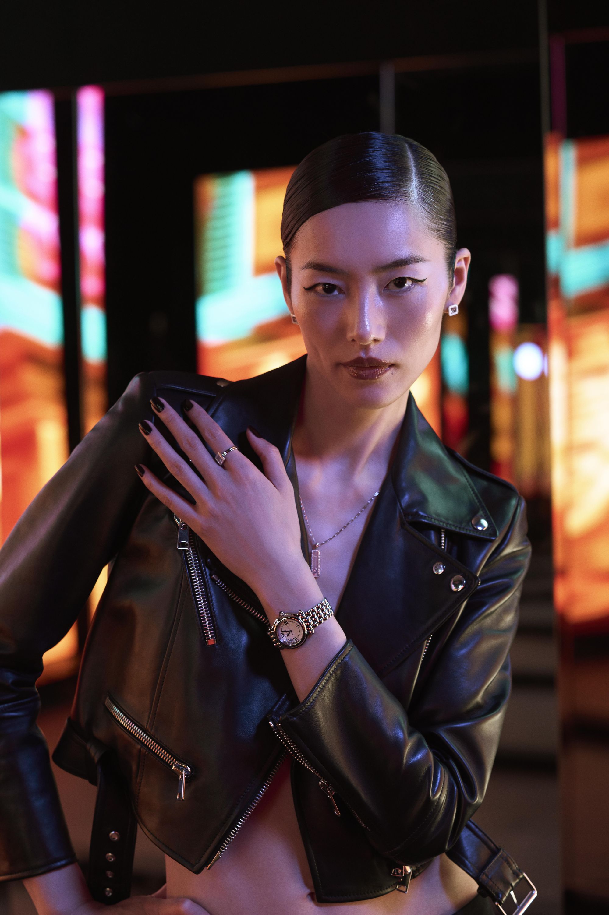 Bella Hadid e Liu Wen celebrano i diamanti liberi di Chopard Nella campagna per il cinquantesimo anniversario ogni gesto mette in moto le pietre, un'eco dei movimenti della vita | Image 632600