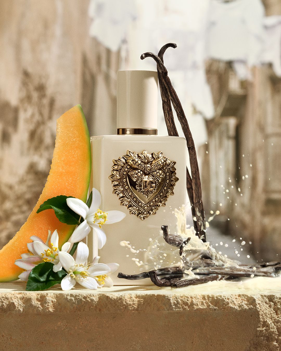 Dolce&Gabbana presenta Your Devotion Eau de Parfum Intense Che eleva l’amore a una vera e propria dichiarazione d'intenti | Image 632869