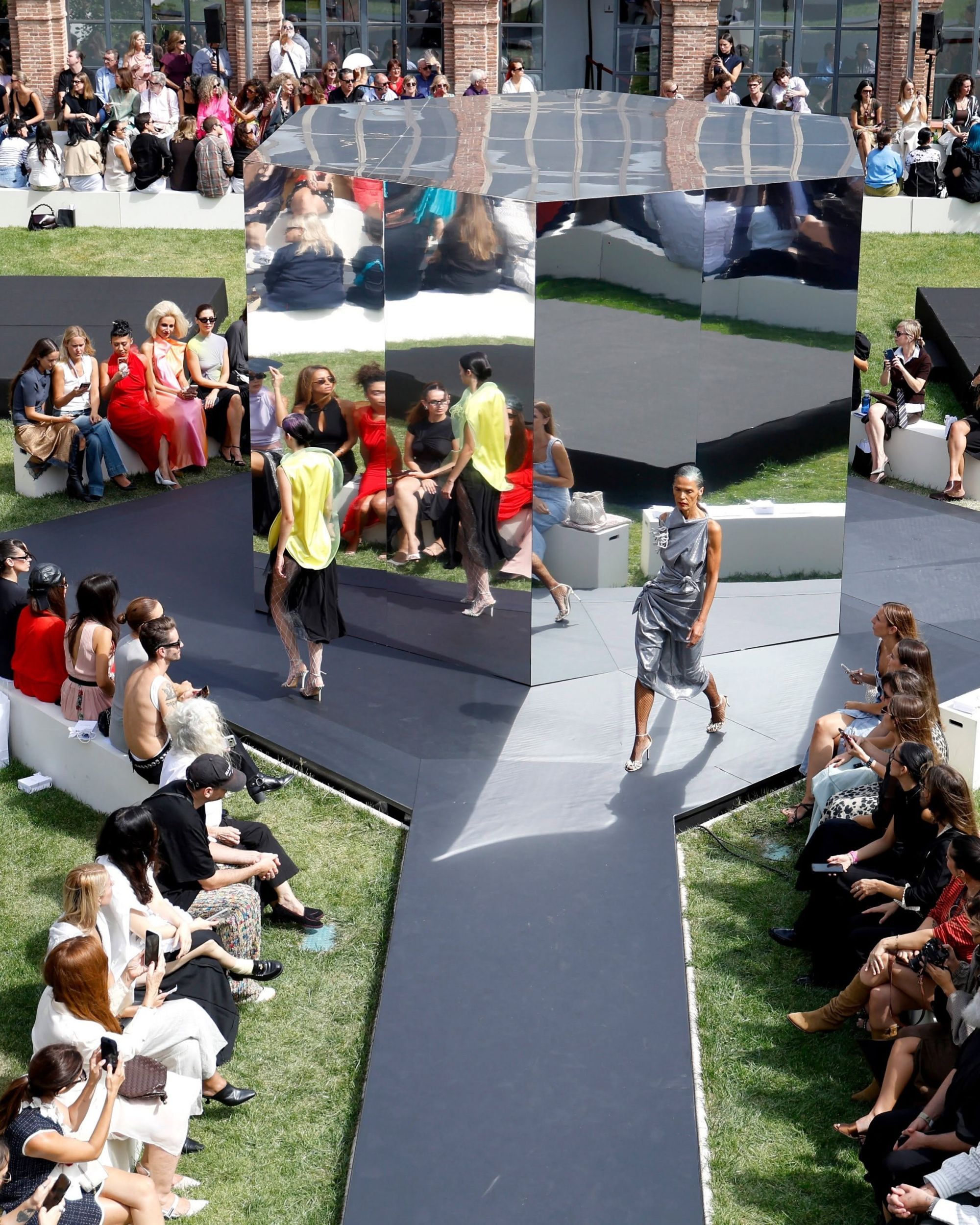 Per la Merces-Benz Madrid Fashion Week, la moda è una questione di community La capitale spagnola ha dato il meglio di sé questa settimana