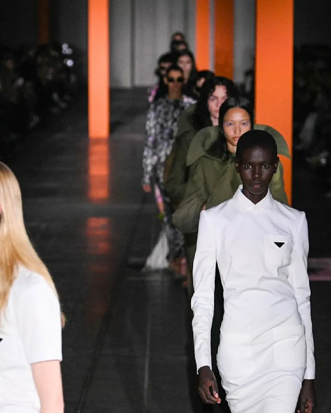 5 cose da aspettarsi dalla Milan Fashion Week Women’s SS27 Questa Fashion Week farà molto rumore a Milano, speriamo per i motivi giusti