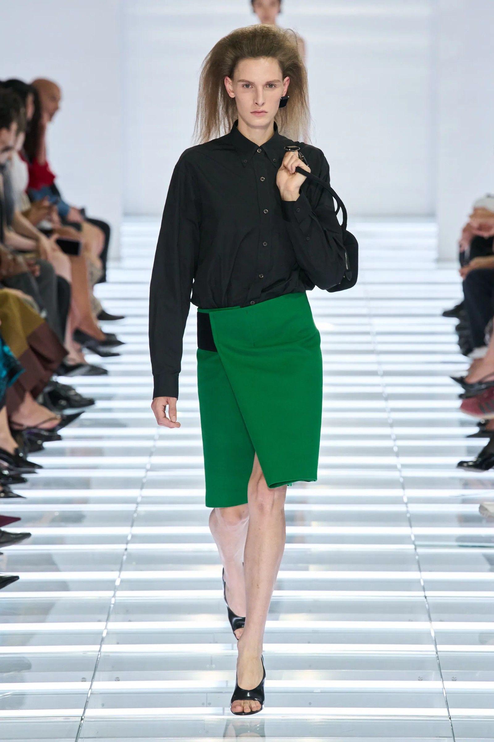 The post-modern skirts of Prada's SS27 collection Creating fashion for a world that no longer exists | Image 633545