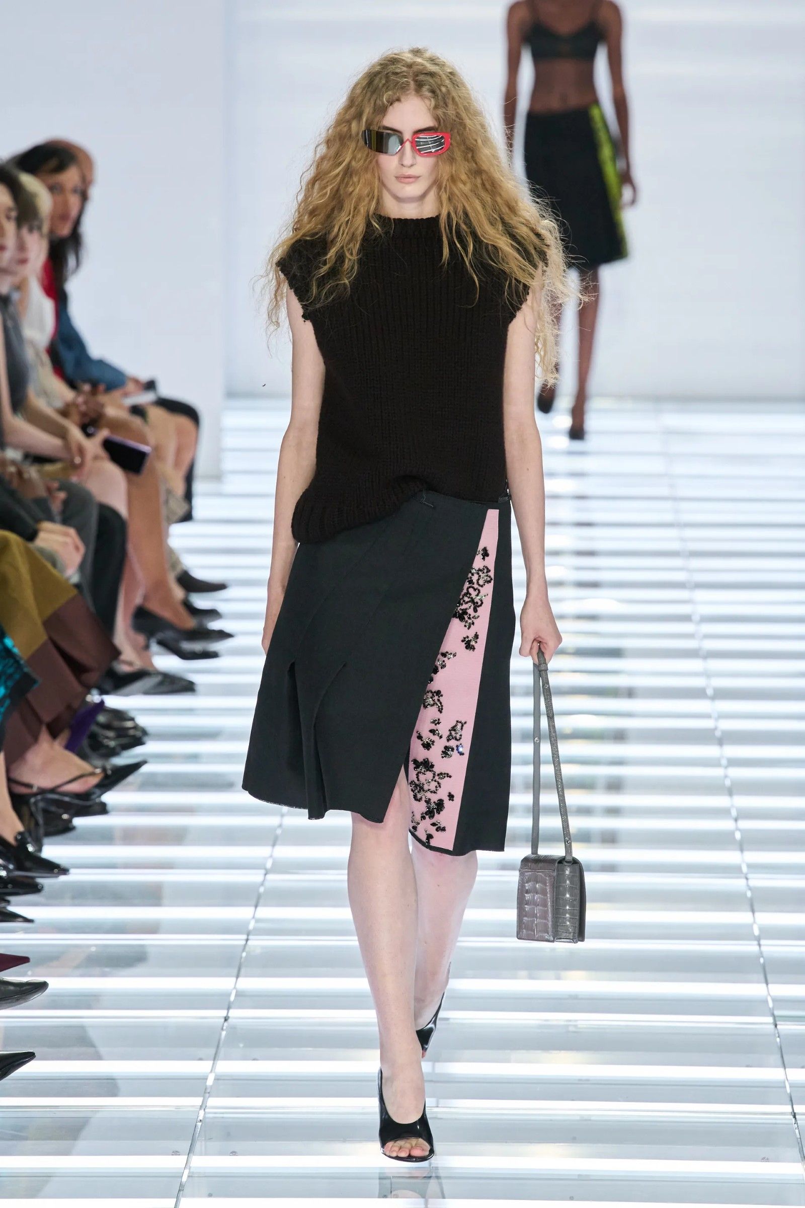The post-modern skirts of Prada's SS27 collection Creating fashion for a world that no longer exists | Image 633541