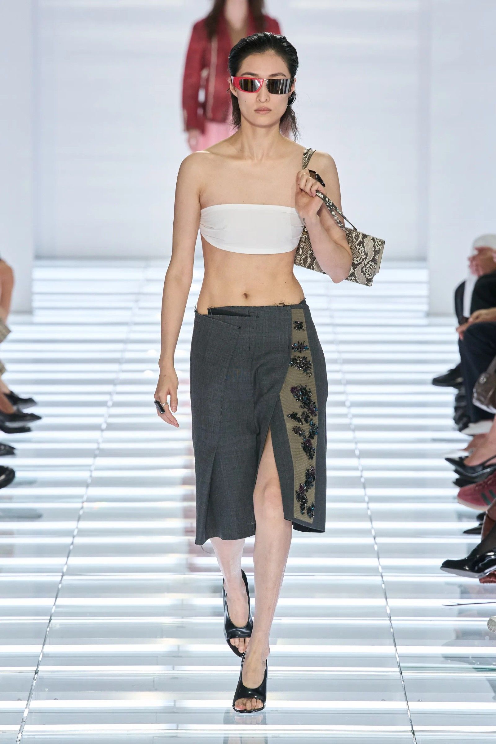 The post-modern skirts of Prada's SS27 collection Creating fashion for a world that no longer exists | Image 633532