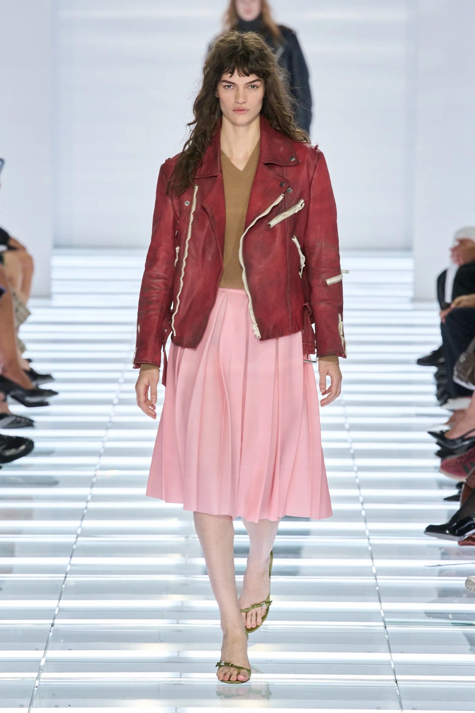 The post-modern skirts of Prada's SS27 collection Creating fashion for a world that no longer exists | Image 633531