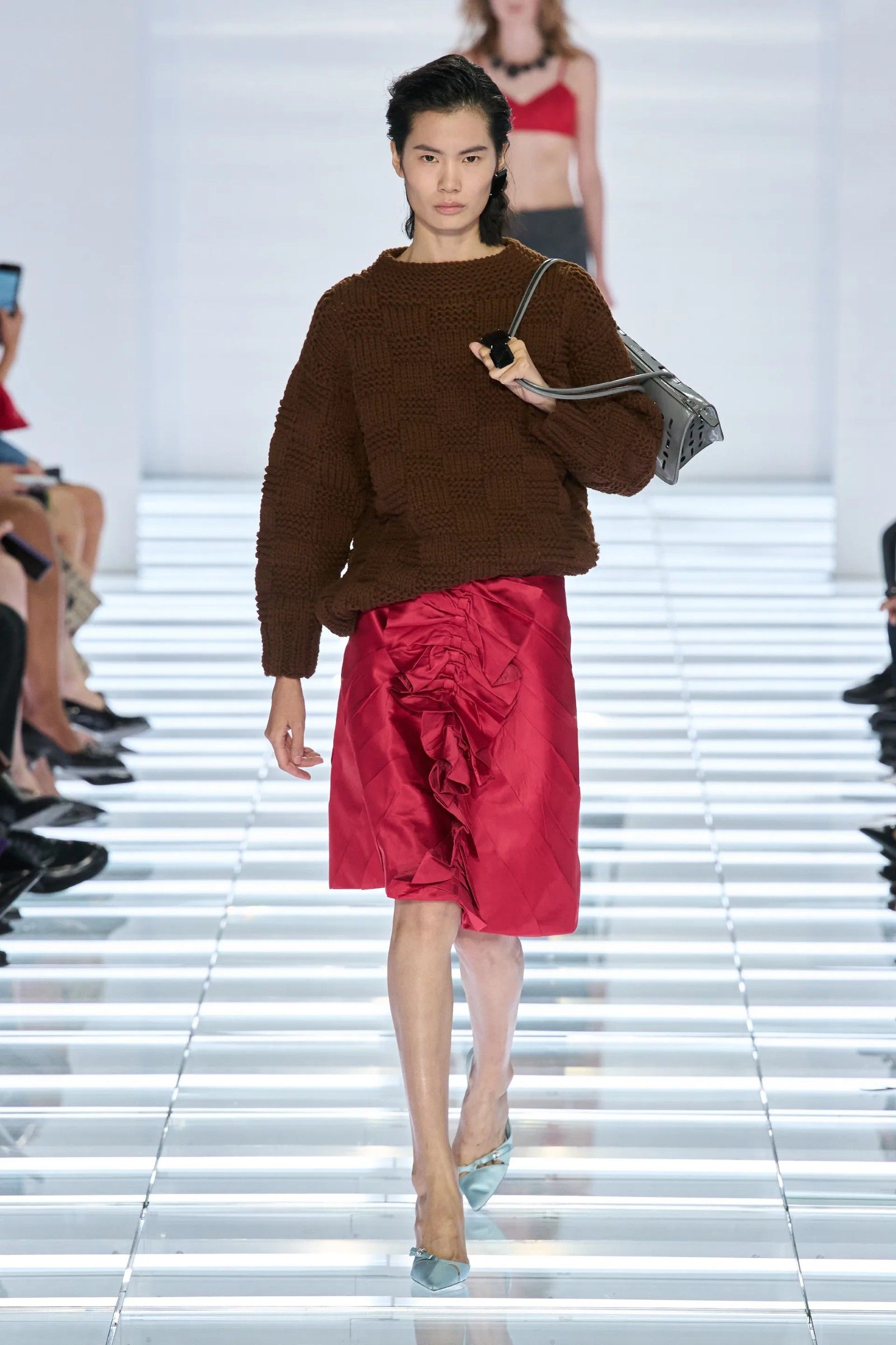The post-modern skirts of Prada's SS27 collection Creating fashion for a world that no longer exists | Image 633525