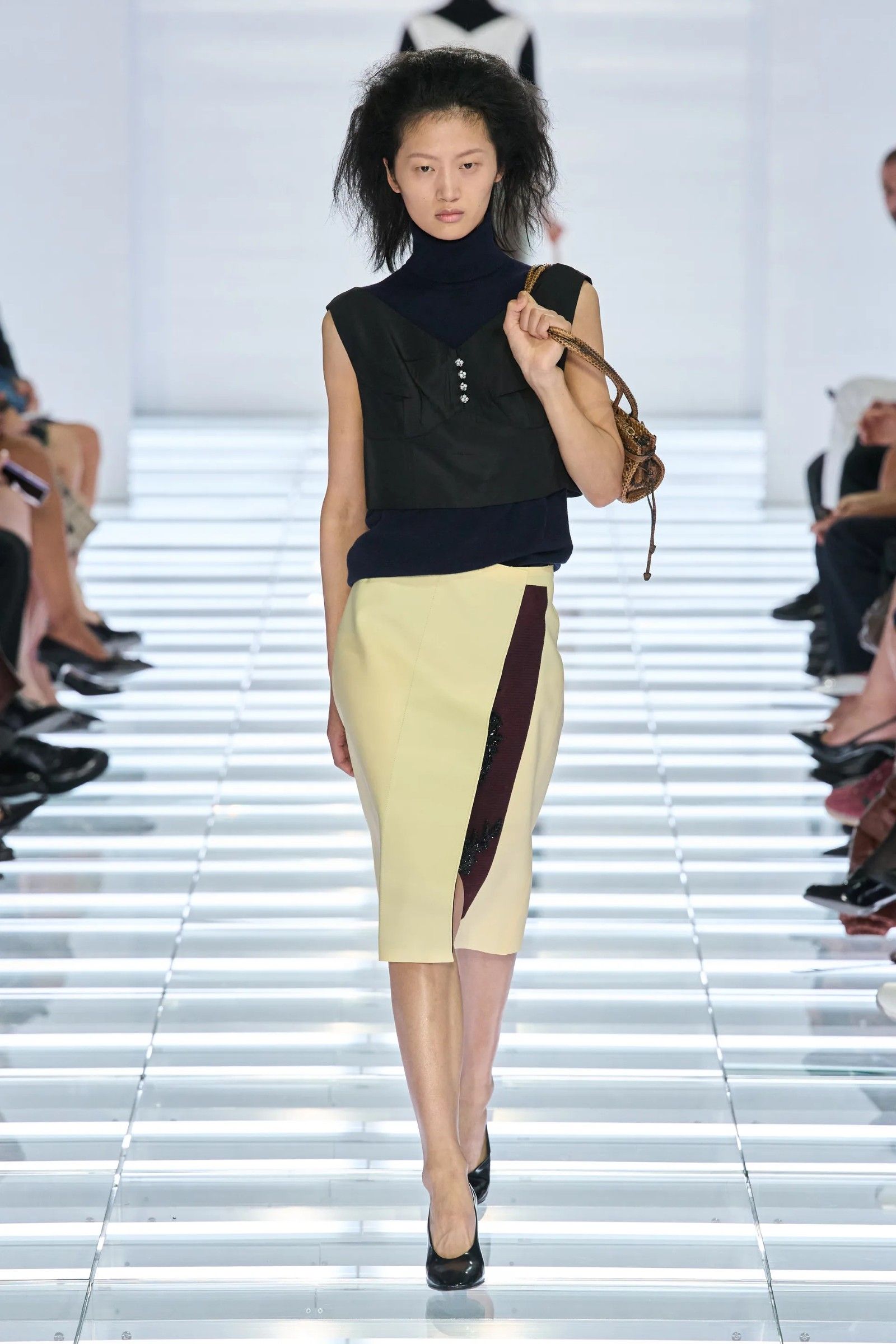 The post-modern skirts of Prada's SS27 collection Creating fashion for a world that no longer exists | Image 633519