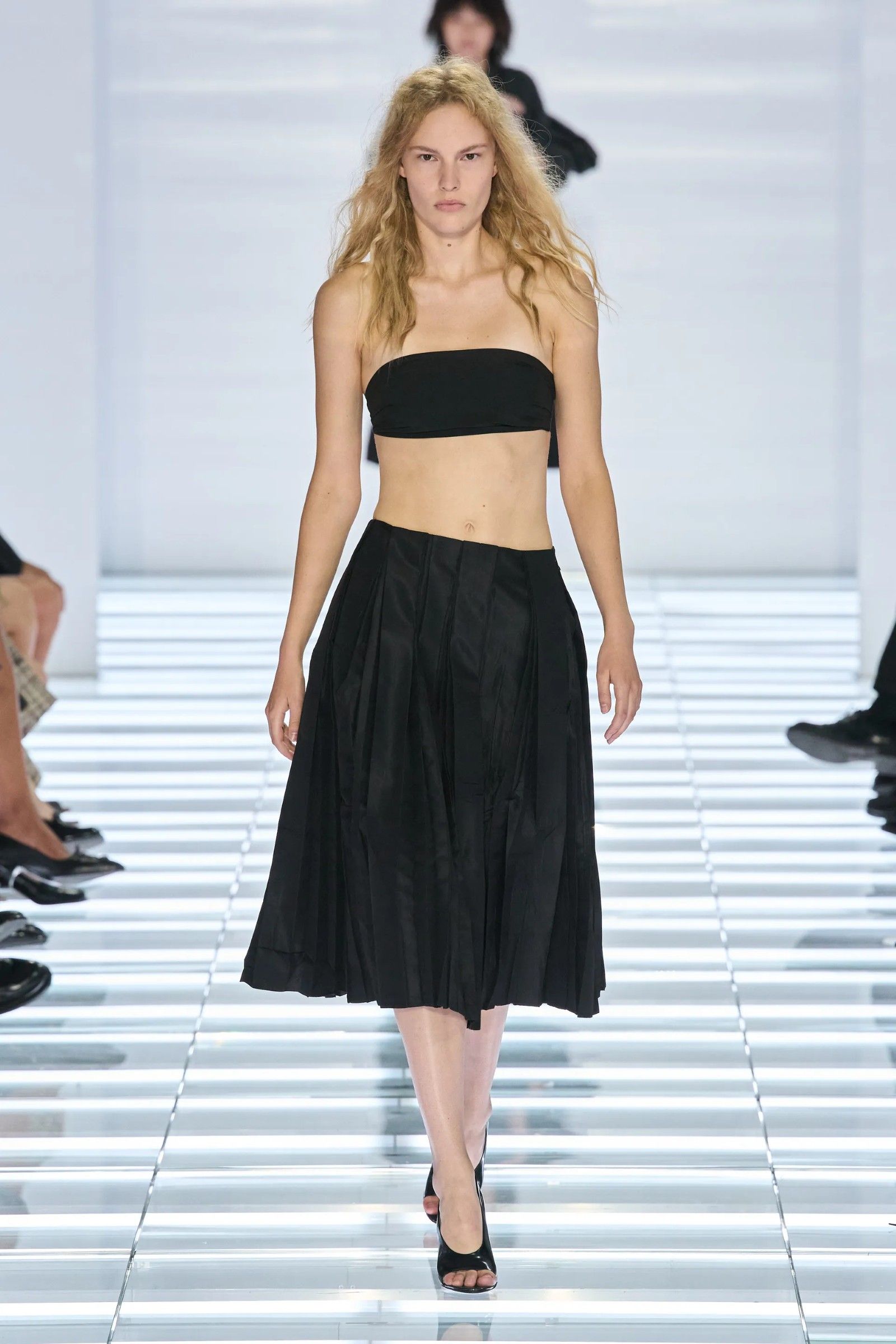 The post-modern skirts of Prada's SS27 collection Creating fashion for a world that no longer exists | Image 633507