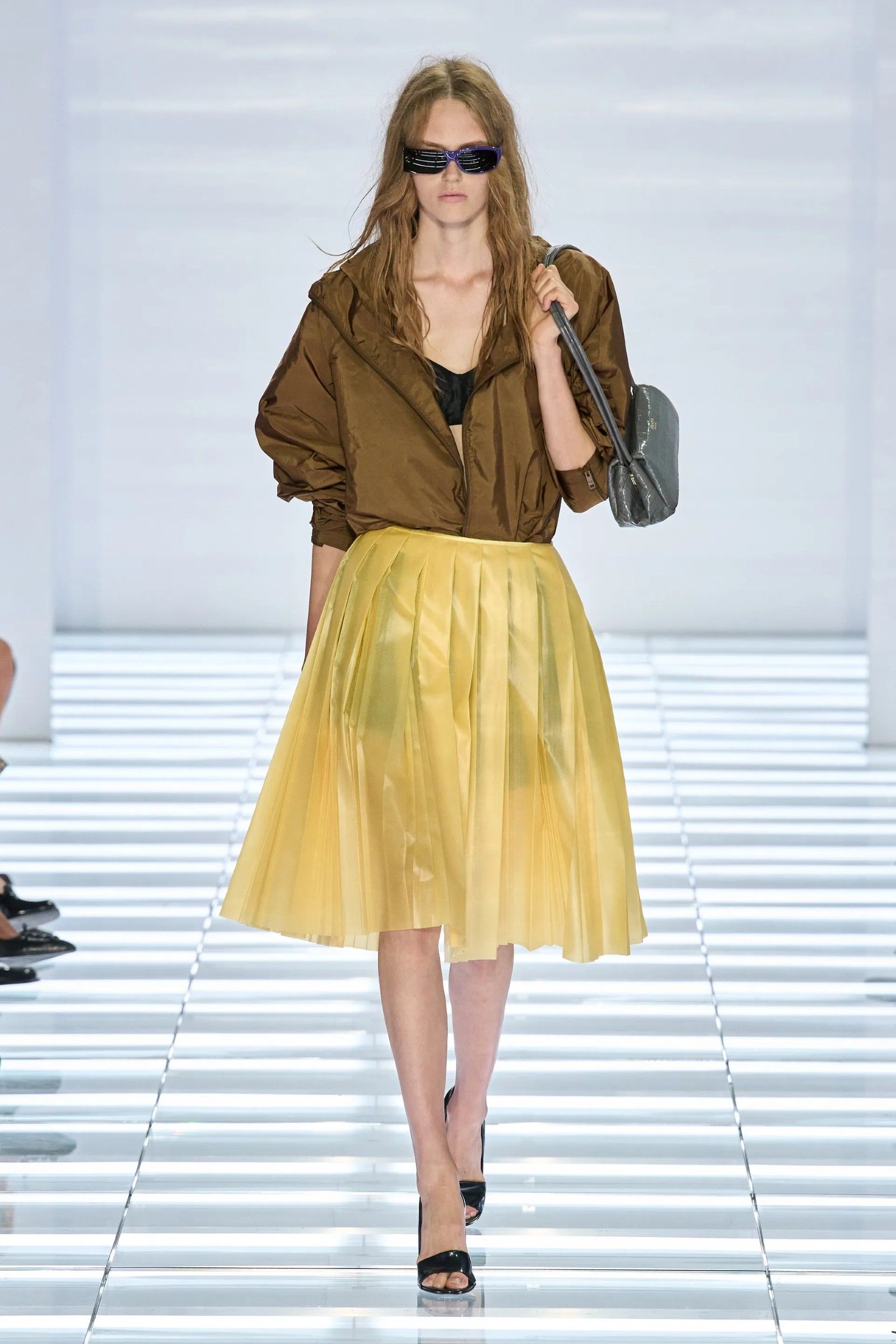 The post-modern skirts of Prada's SS27 collection Creating fashion for a world that no longer exists | Image 633500