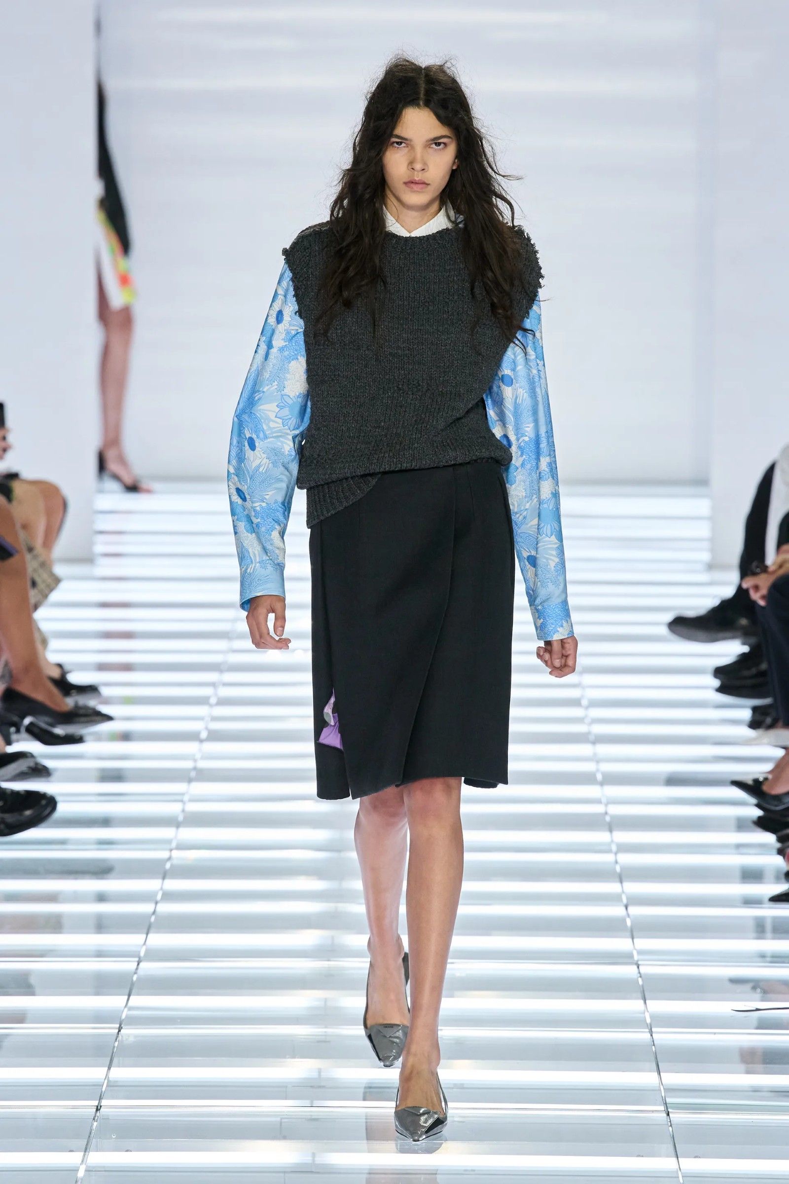 The post-modern skirts of Prada's SS27 collection Creating fashion for a world that no longer exists | Image 633498