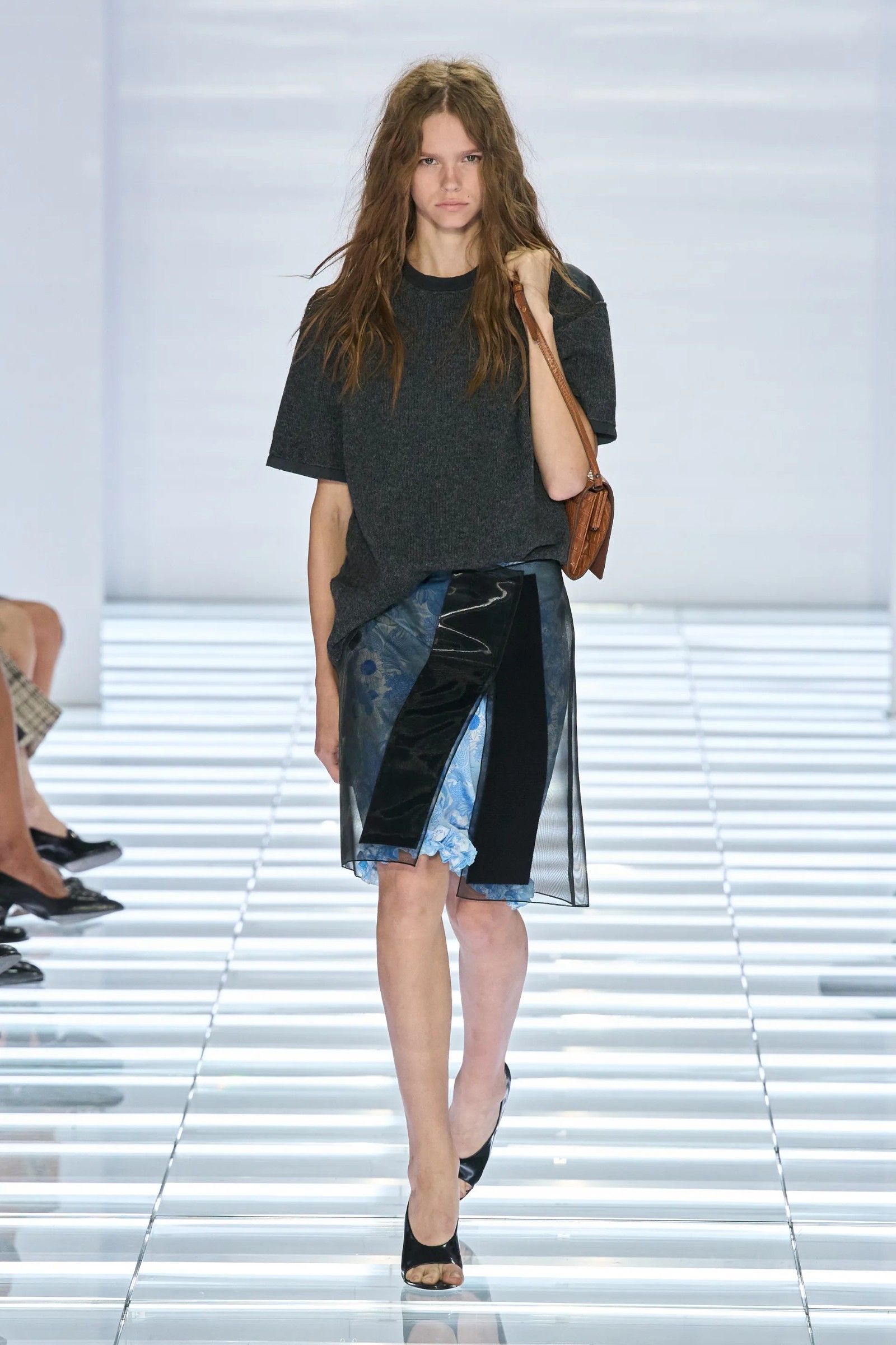The post-modern skirts of Prada's SS27 collection Creating fashion for a world that no longer exists | Image 633494