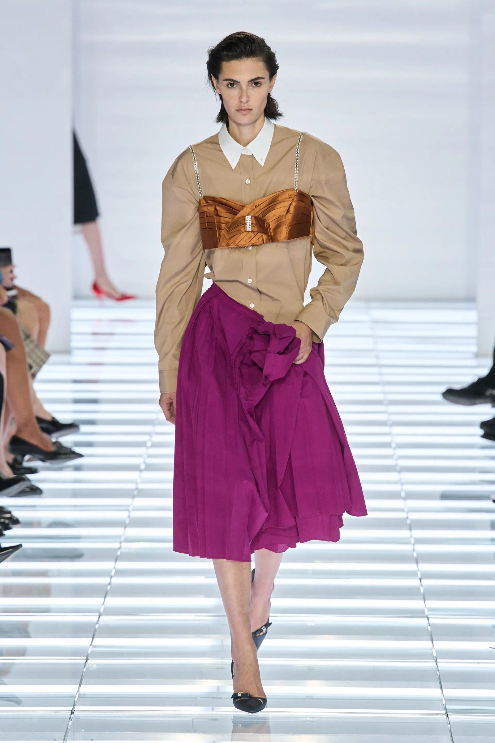 The post-modern skirts of Prada's SS27 collection Creating fashion for a world that no longer exists | Image 633492