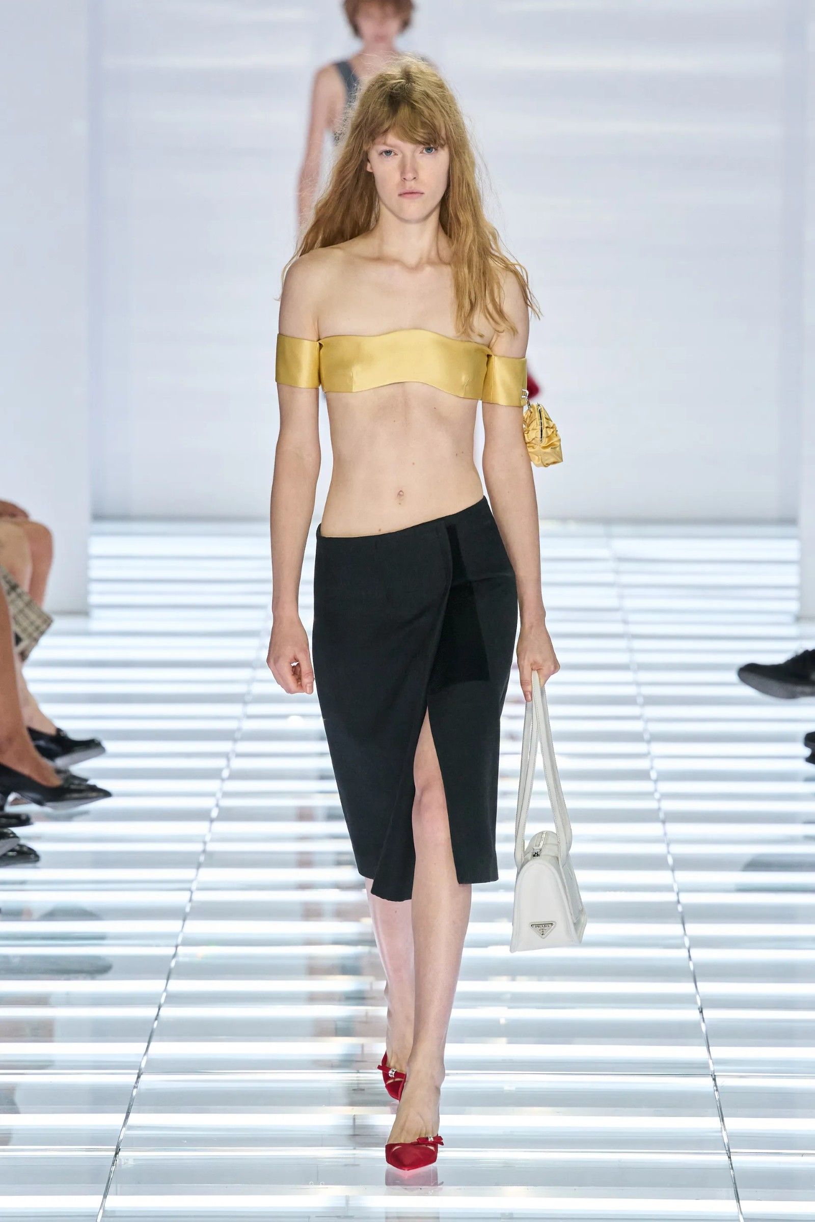 The post-modern skirts of Prada's SS27 collection Creating fashion for a world that no longer exists | Image 633491