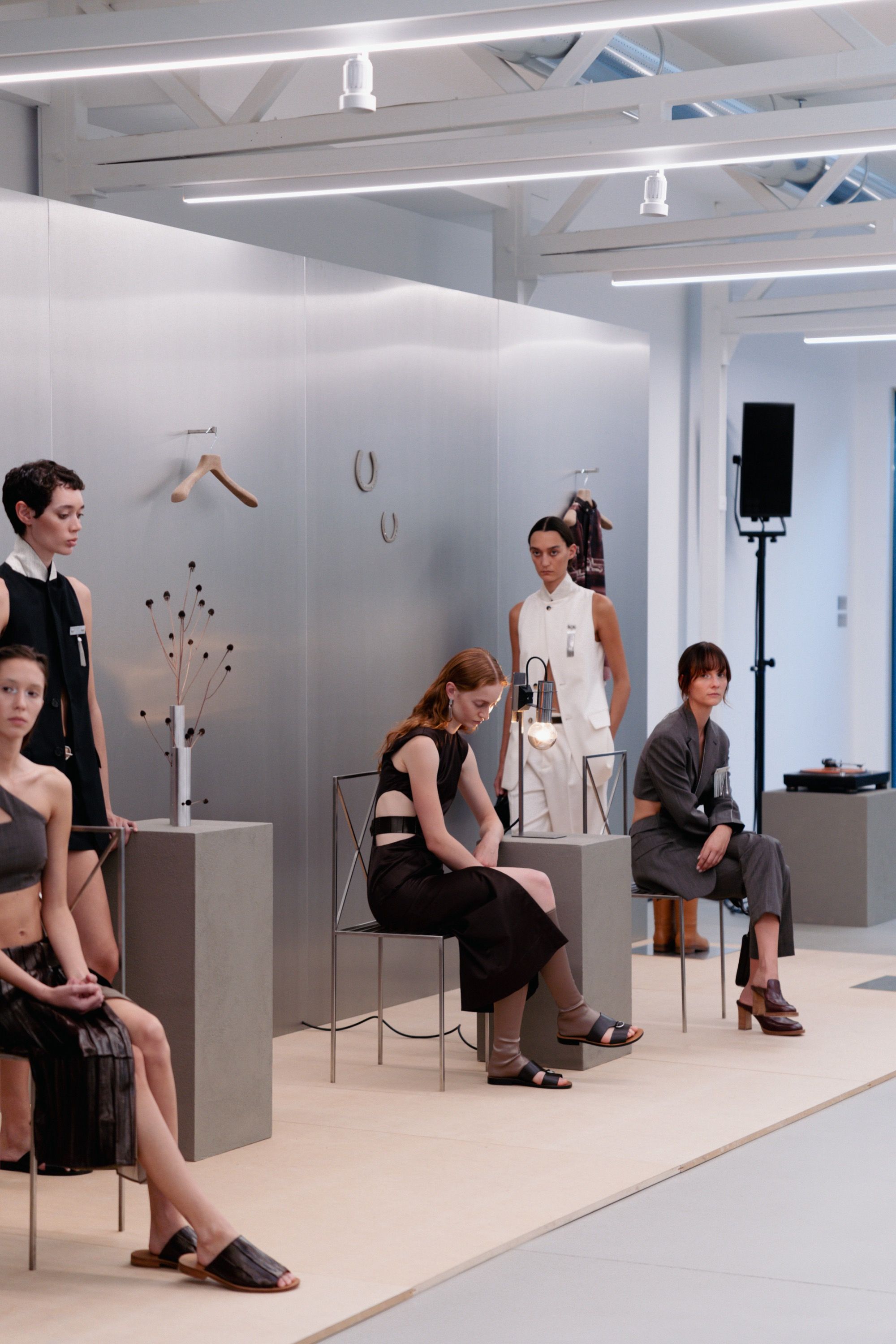 For Ilenia Durazzi, fashion needs time With The Atrium Show, the designer brings SS27 into a space inhabited by art, sound and performance