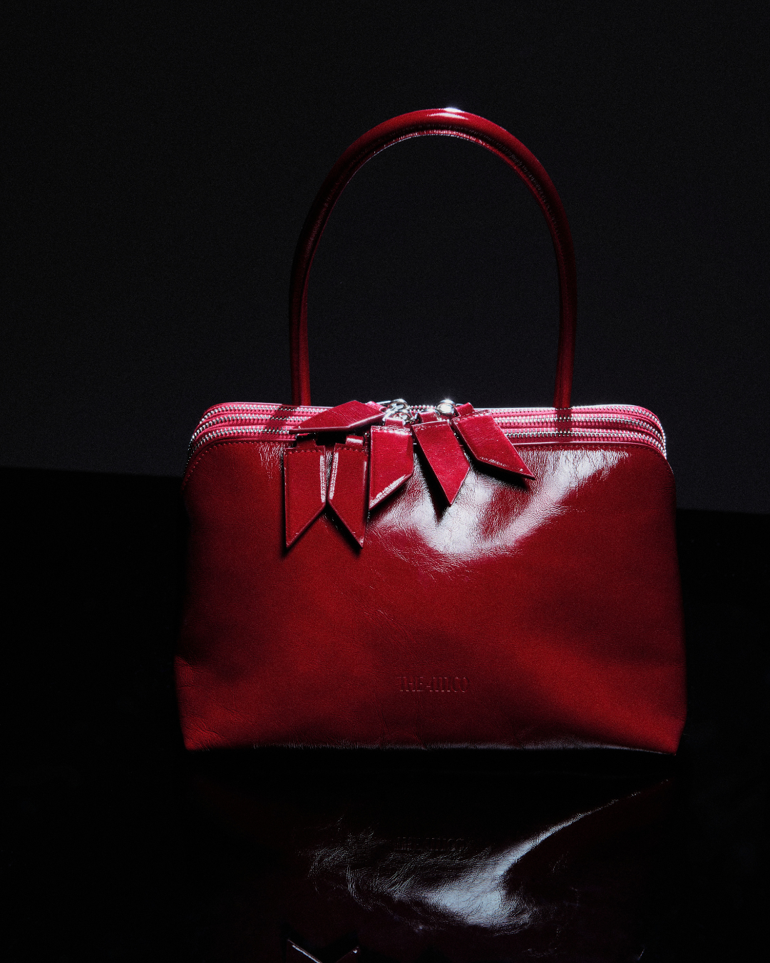 The Attico unveils L'altra di Milano before the runway The new bag plays with the contrasts, featuring three compartments and seven colorways
