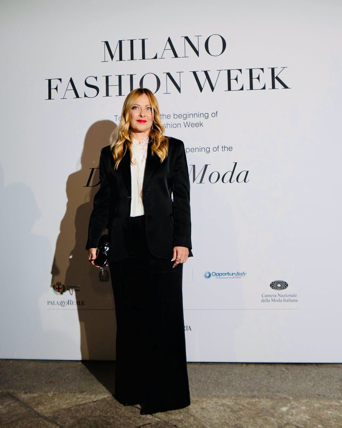 Perché Giorgia Meloni era al gala della Milan Fashion Week? Un segno di vicinanza al settore tanto apprezzato quanto simbolico