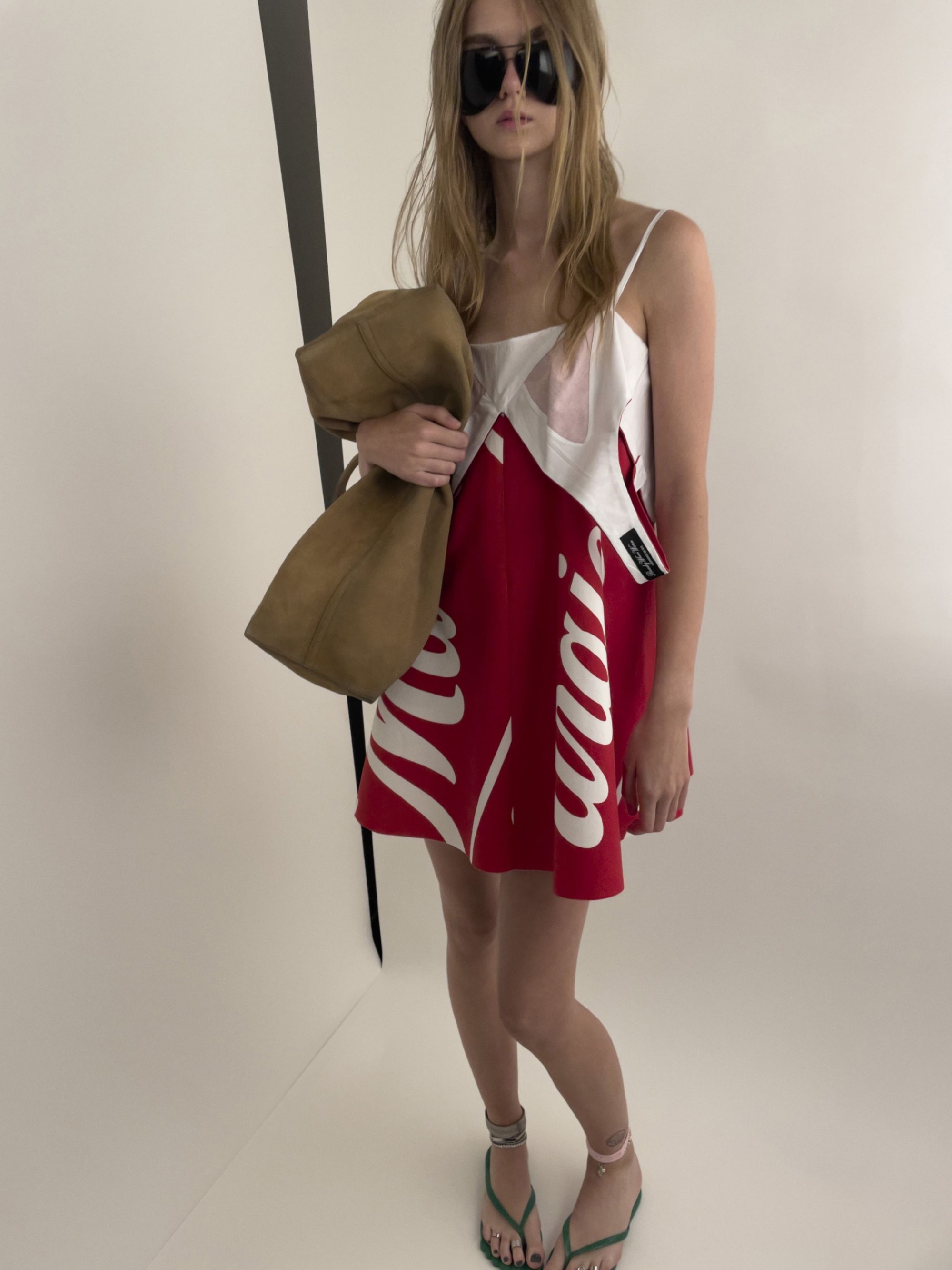 Die Havaianas von MM6 Maison Margiela haben sechs Sohlen Bei der FW26-Show ein erster Vorgeschmack auf das Projekt mit der brasilianischen Marke | Image 634073