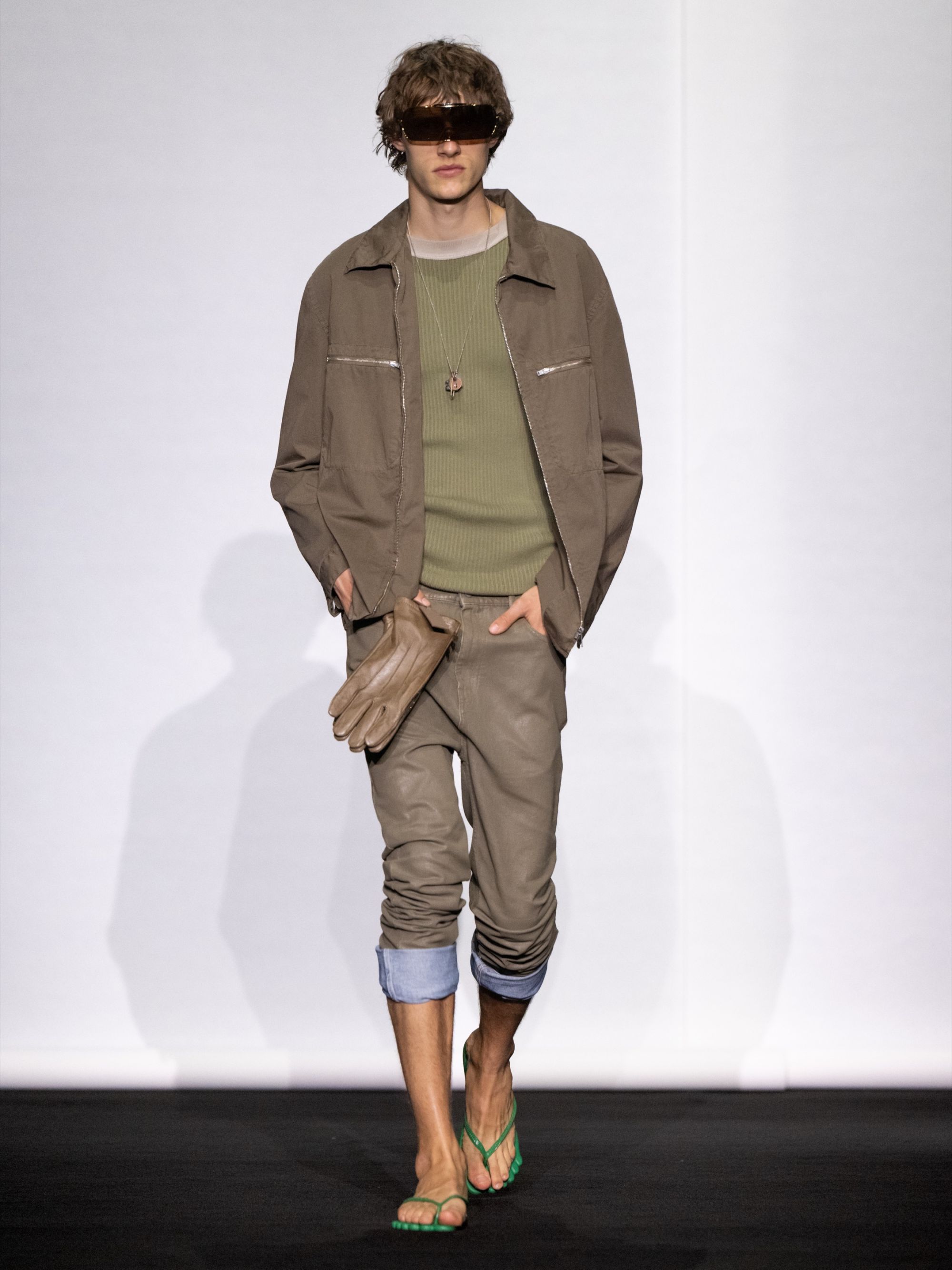 Die Havaianas von MM6 Maison Margiela haben sechs Sohlen Bei der FW26-Show ein erster Vorgeschmack auf das Projekt mit der brasilianischen Marke | Image 634061