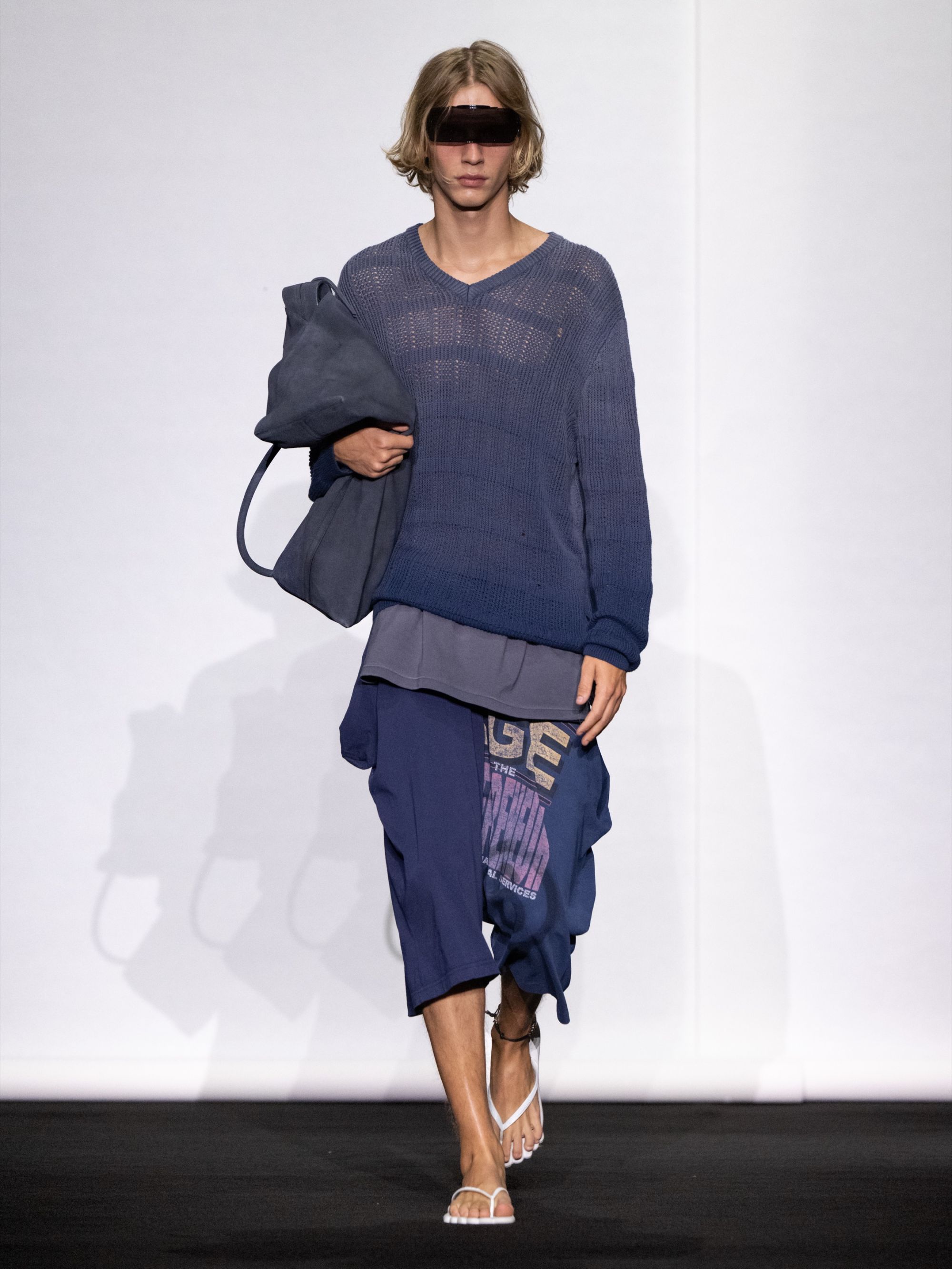 Die Havaianas von MM6 Maison Margiela haben sechs Sohlen Bei der FW26-Show ein erster Vorgeschmack auf das Projekt mit der brasilianischen Marke | Image 634068