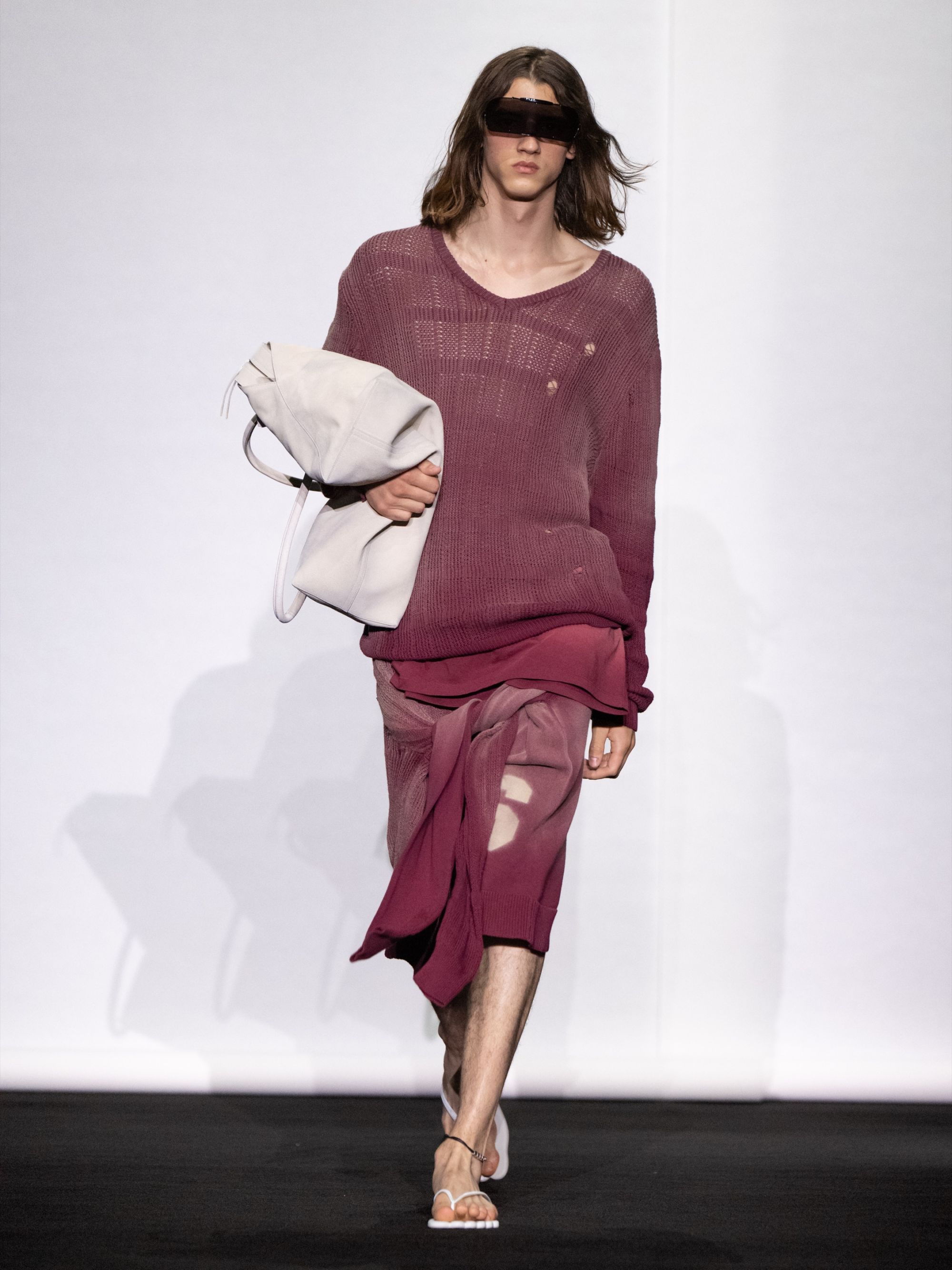 Die Havaianas von MM6 Maison Margiela haben sechs Sohlen Bei der FW26-Show ein erster Vorgeschmack auf das Projekt mit der brasilianischen Marke | Image 634071