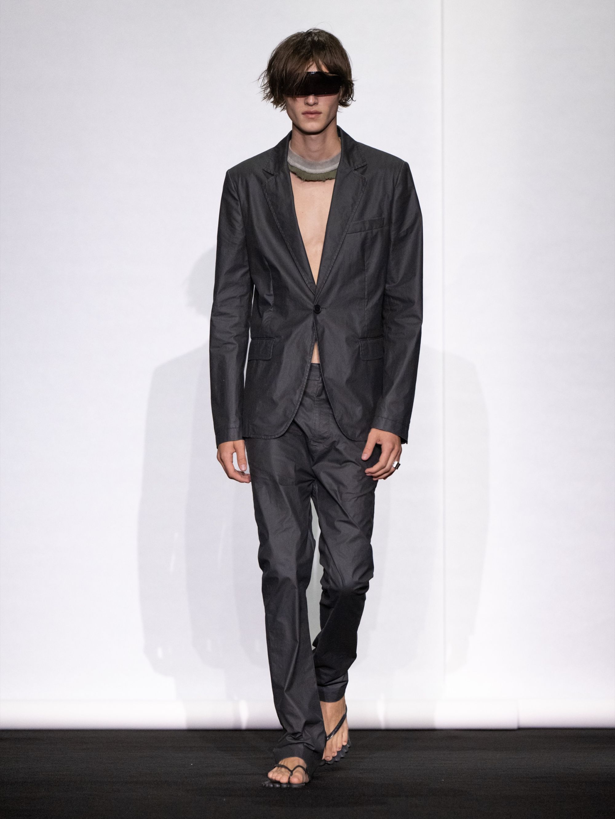 Die Havaianas von MM6 Maison Margiela haben sechs Sohlen Bei der FW26-Show ein erster Vorgeschmack auf das Projekt mit der brasilianischen Marke | Image 634069