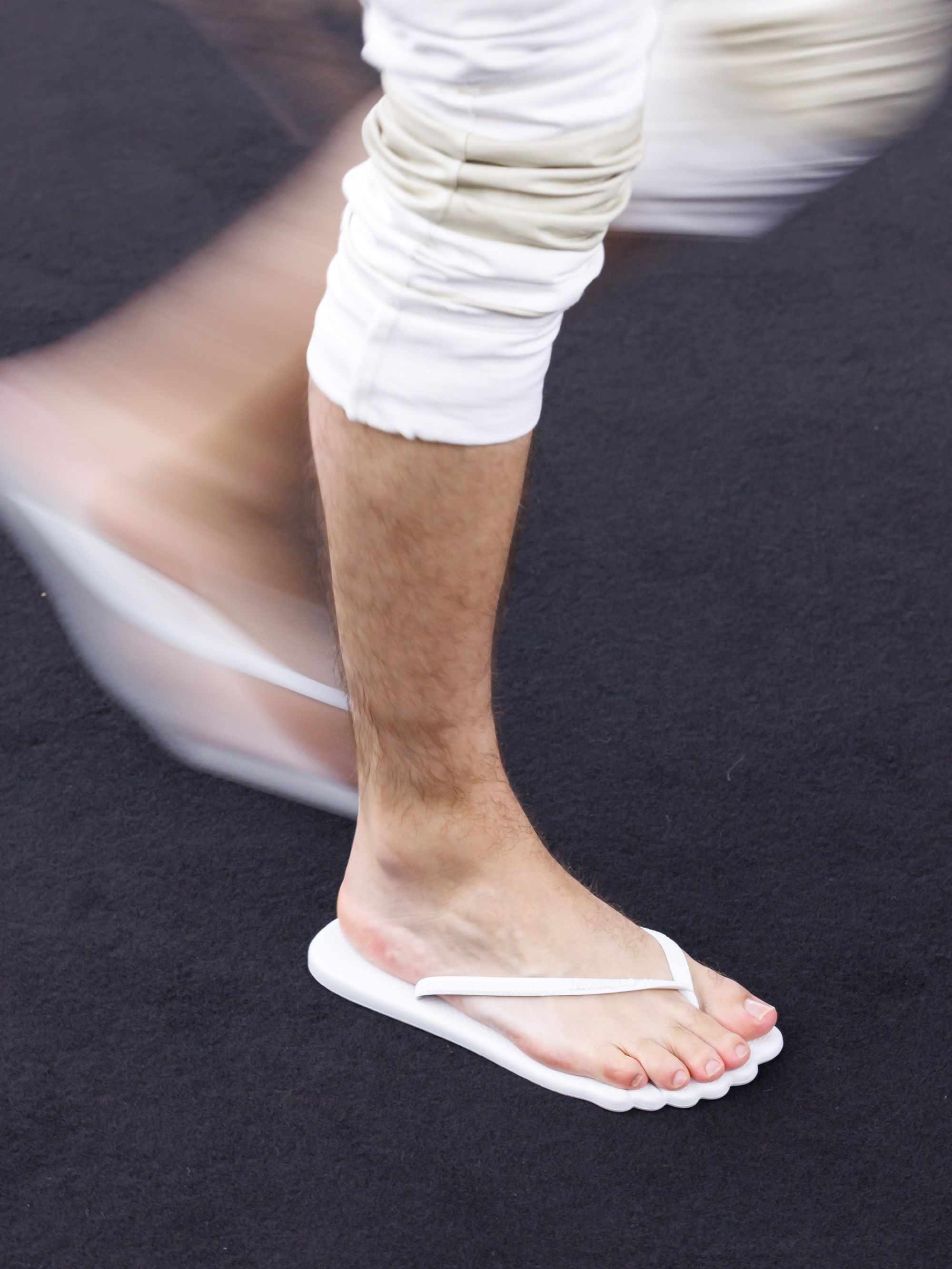 Die Havaianas von MM6 Maison Margiela haben sechs Sohlen Bei der FW26-Show ein erster Vorgeschmack auf das Projekt mit der brasilianischen Marke | Image 634070