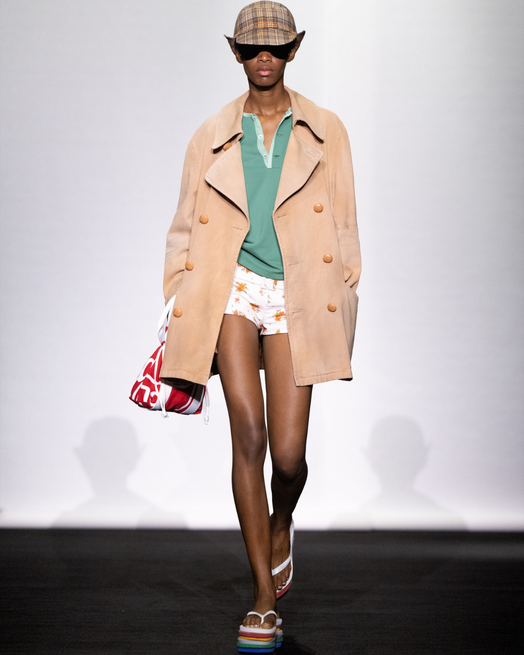 Die Havaianas von MM6 Maison Margiela haben sechs Sohlen Bei der FW26-Show ein erster Vorgeschmack auf das Projekt mit der brasilianischen Marke