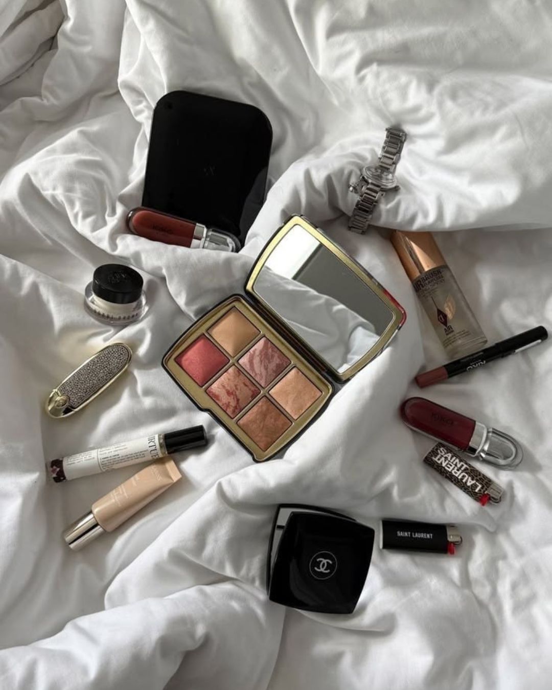 Können wir unsere Make-up-Routine wirklich nachhaltiger gestalten? Von den Kontroversen rund um wiederbefüllbare Produkte bis hin zu möglichen Lösungen