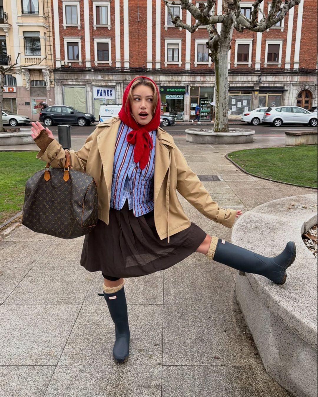Le scarpe da mettere ai piedi per affrontare l’autunno 2026 con stile Dalle sneakers rétro agli stivali al ginocchio giocano i modelli perfetti per la stagione giocano con contrasti, silhouette e nostalgie