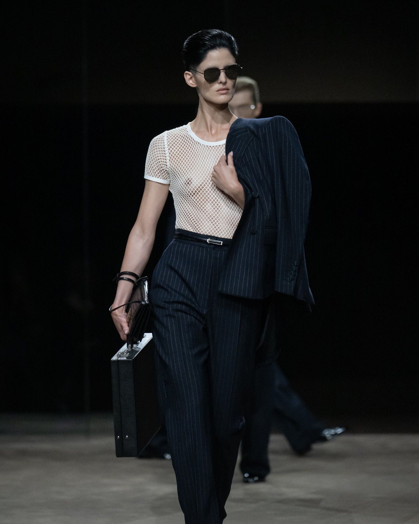 As perigosas seduções da coleção SS27 de Tom Ford Roupas feitas para serem arrancadas do corpo