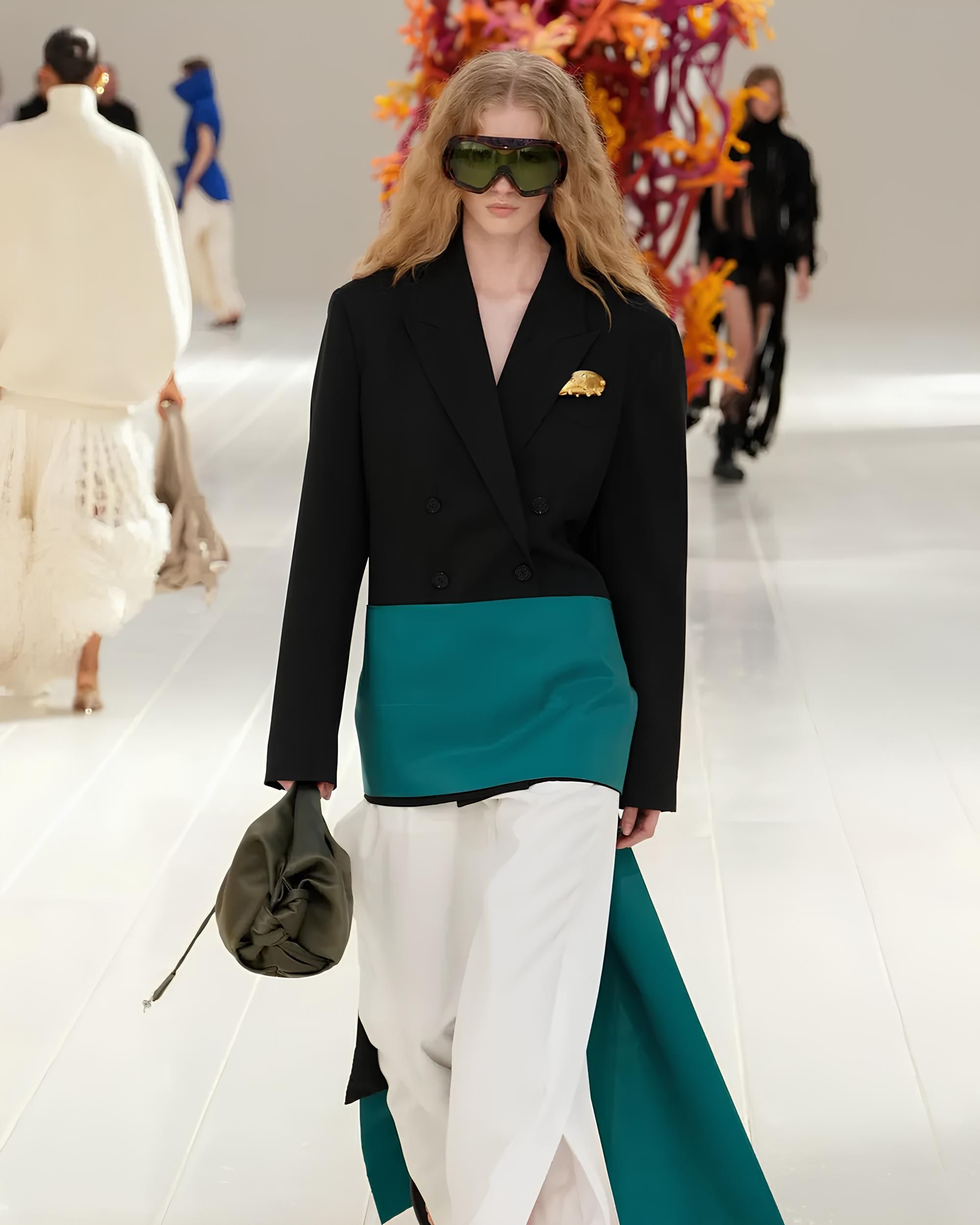 The Sober Versatility of Balenciaga's SS27 Collection Pierpaolo Piccioli does what he does best: elegance with a understated personality