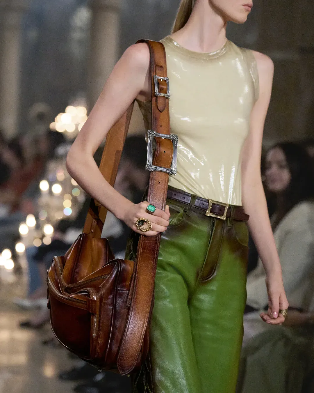 Direste mai che Acne Studios ha 30 anni?  La SS27 del brand conferma che l'età è solo un numero