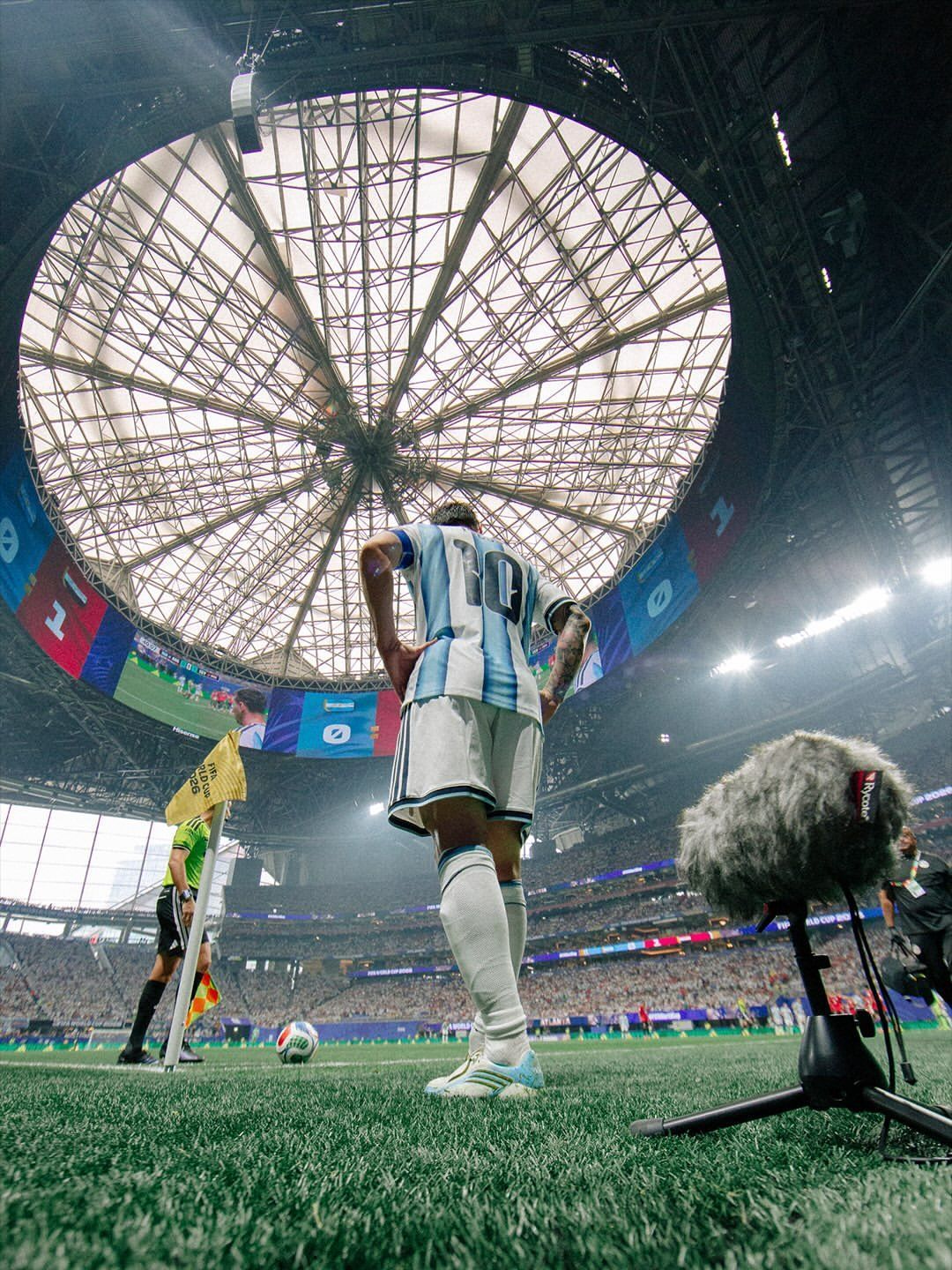 L’Argentina non ritirerà la numero 10 di Messi Come già visto con Maradona, lo vietano le regole FIFA